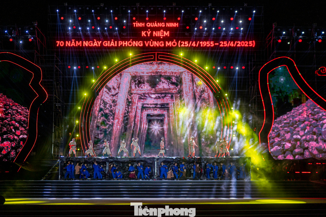 Tối 25/4, tại Quảng trường 12/11 (TP Cẩm Phả), tỉnh Quảng Ninh long trọng tổ chức Chương trình Kỷ niệm 70 năm Giải phóng Vùng mỏ 25/4 (1955-2025), với chủ đề Vùng mỏ bất khuất - Khát vọng hùng cường.