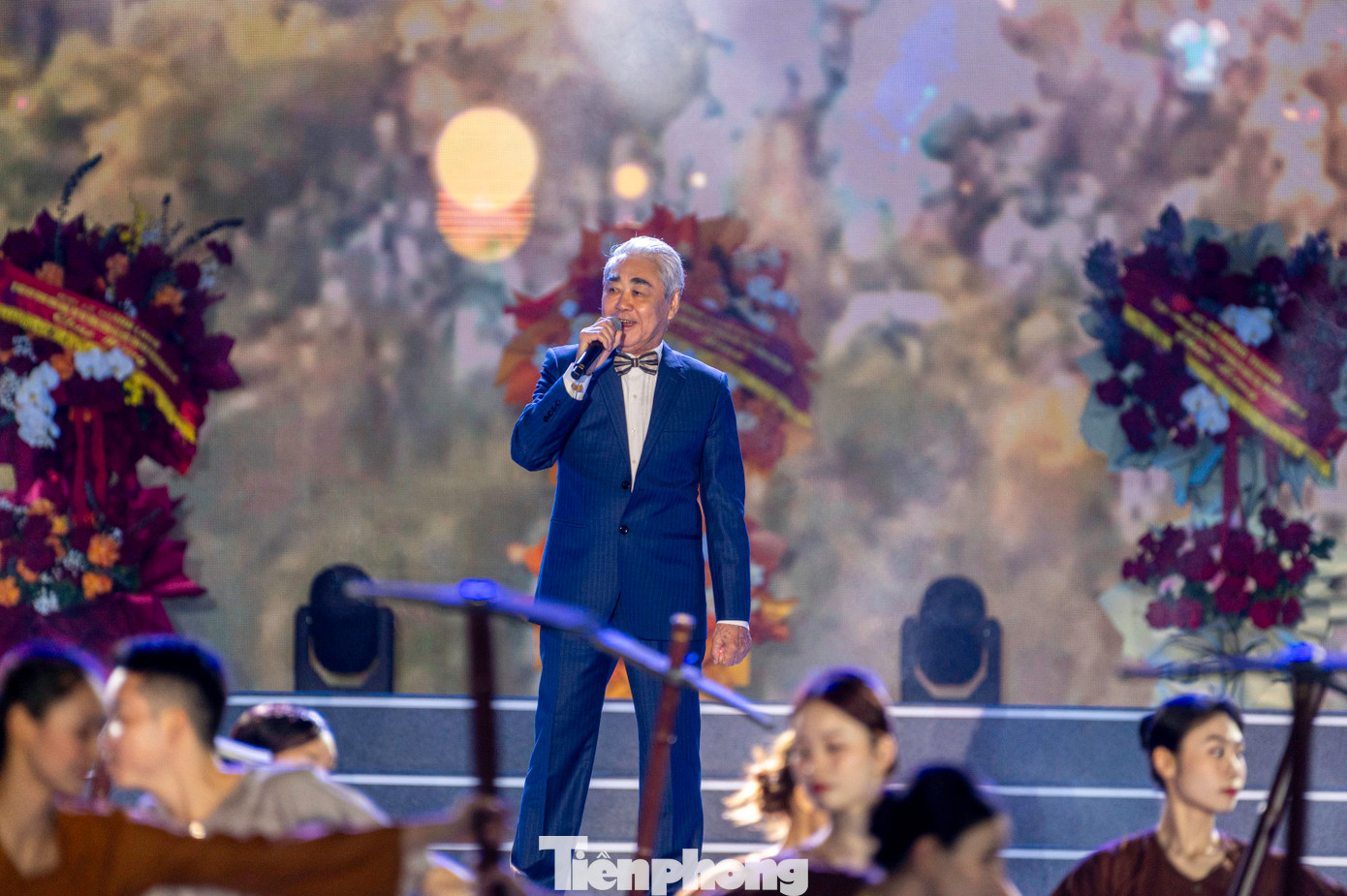 Ngay sau bài phát biểu, một chương trình nghệ thuật đặc sắc được dàn dựng công phu đến từ hơn 400 diễn viên, nghệ sĩ, ca sĩ chuyên và không chuyên tham gia biểu diễn. Trong đó có nhiều nghệ sĩ, ca sĩ đã thành danh là người Quảng Ninh, như NSND Quang Thọ, Tuấn Anh, Hồ Quỳnh Hương, Ngọc Anh…