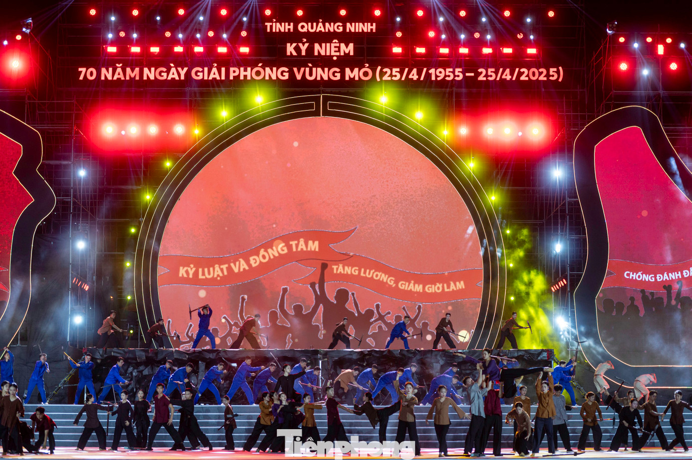 Chương trình kỷ niệm hôm nay, không chỉ là dịp để toàn tỉnh tưởng nhớ, tri ân các thế hệ cha ông đã anh dũng hy sinh vì độc lập - tự do - thống nhất của Tổ quốc, mà còn là thời khắc để khơi dậy mạnh mẽ niềm tin, ý chí và khát vọng vươn lên trong mỗi người dân Quảng Ninh hôm nay.