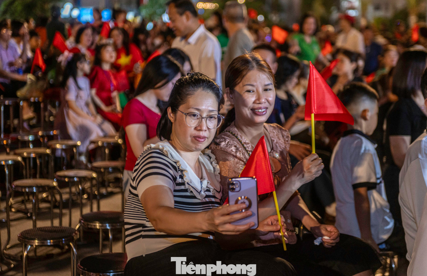 Đây cũng là dịp để giới thiệu và quảng bá những giá trị tiêu biểu, độc đáo, tiềm năng, thế mạnh, vùng đất, con người Quảng Ninh nói chung và Cẩm Phả nói riêng đến với bạn bè trong nước và quốc tế, tạo không khí vui tươi, phấn khởi, cổ vũ, động viên cán bộ, lực lượng vũ trang và nhân dân đẩy mạnh phong trào thi đua yêu nước, phấn đấu thực hiện thắng lợi các nhiệm vụ, mục tiêu phát triển kinh tế, văn hóa - xã hội trên địa bàn.