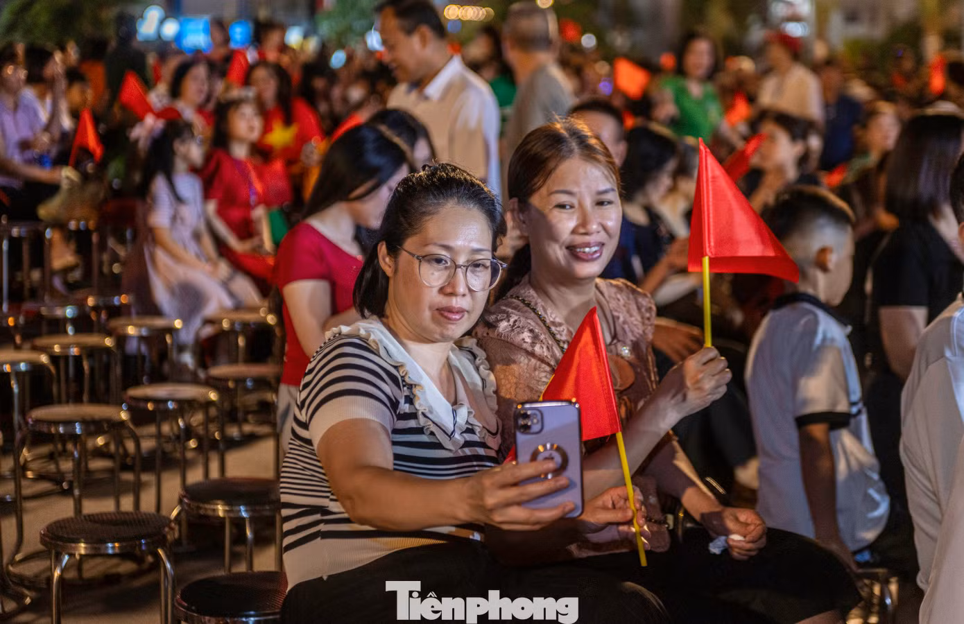 Đây cũng là dịp để giới thiệu và quảng bá những giá trị tiêu biểu, độc đáo, tiềm năng, thế mạnh, vùng đất, con người Quảng Ninh nói chung và Cẩm Phả nói riêng đến với bạn bè trong nước và quốc tế, tạo không khí vui tươi, phấn khởi, cổ vũ, động viên cán bộ, lực lượng vũ trang và nhân dân đẩy mạnh phong trào thi đua yêu nước, phấn đấu thực hiện thắng lợi các nhiệm vụ, mục tiêu phát triển kinh tế, văn hóa - xã hội trên địa bàn.