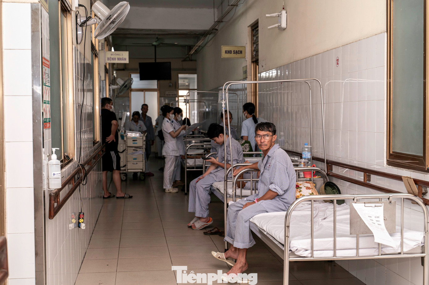 Tuy nhiên tới thời điểm hiện tại, số giường bệnh tại đây đã lên đến 1.320 giường bệnh, gấp đôi so với công suất thiết kế. Số lượng bệnh nhân nội trú thường xuyên vượt công suất trung bình từ 20-30%, tạo áp lực không nhỏ lên cơ sở vật chất và nhân lực y tế.