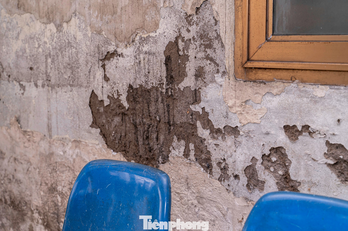 Ngoài ra, sau 23 năm hoạt động sau nhiều quá trình xây dựng chắp vá, thiếu đồng bộ, một số công trình đã có dấu hiệu xuống cấp, diện tích mặt bằng chật hẹp, các phân khu chức năng phân tán. Tất cả đang trở thành rào cản lớn cho việc nâng cao chất lượng khám, chữa bệnh.