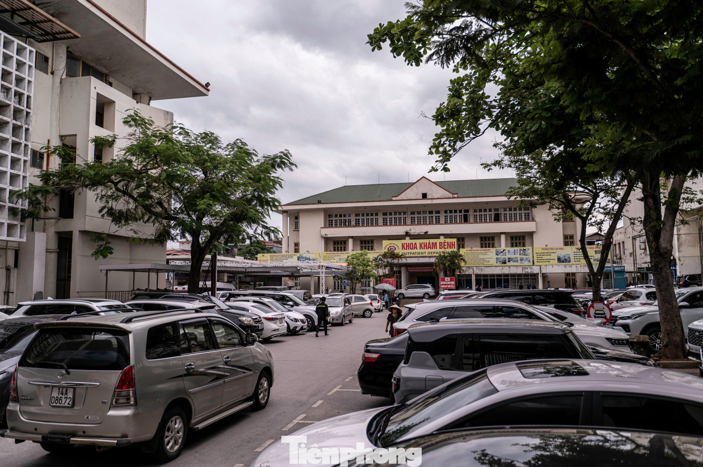 Theo ông Nguyễn Trọng Diện, Giám đốc Sở Y tế Quảng Ninh, căn cứ hiện trạng cơ sở vật chất của Bệnh viện Đa khoa tỉnh, để kịp thời phục vụ nhu cầu khám, chữa bệnh của nhân dân, tận dụng tối đa nguồn lực hiện có, sử dụng hiệu quả cơ sở vật chất đã được đầu tư của Bệnh viện Đa khoa tỉnh hiện nay.