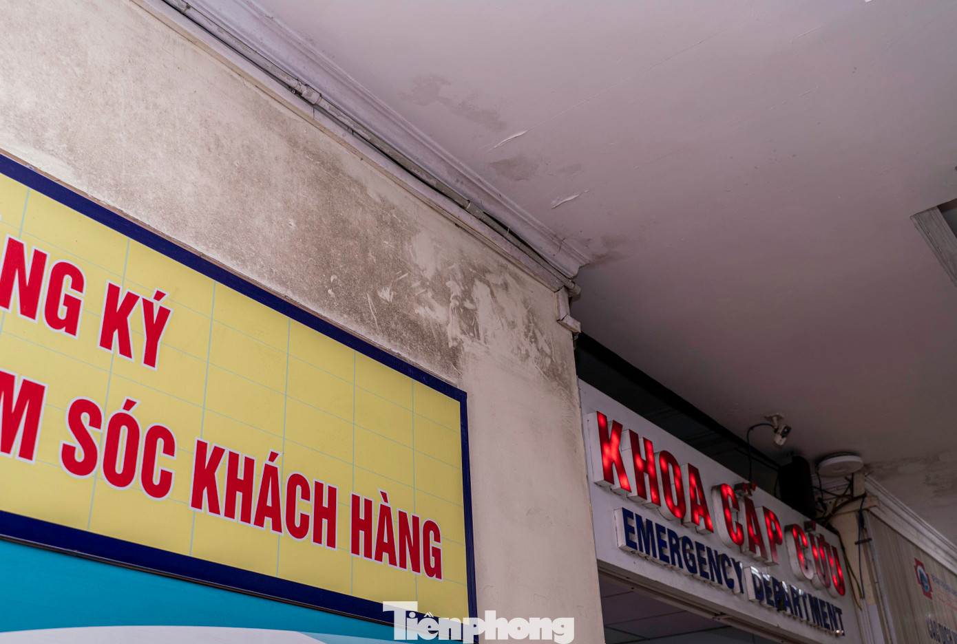 Ngoài ra, sau 23 năm hoạt động sau nhiều quá trình xây dựng chắp vá, thiếu đồng bộ, một số công trình đã có dấu hiệu xuống cấp, diện tích mặt bằng chật hẹp, các phân khu chức năng phân tán. Tất cả đang trở thành rào cản lớn cho việc nâng cao chất lượng khám, chữa bệnh.