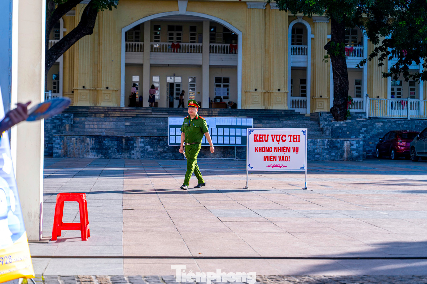 Công tác kiểm soát, an ninh được thắt chặt tại các điểm thi.