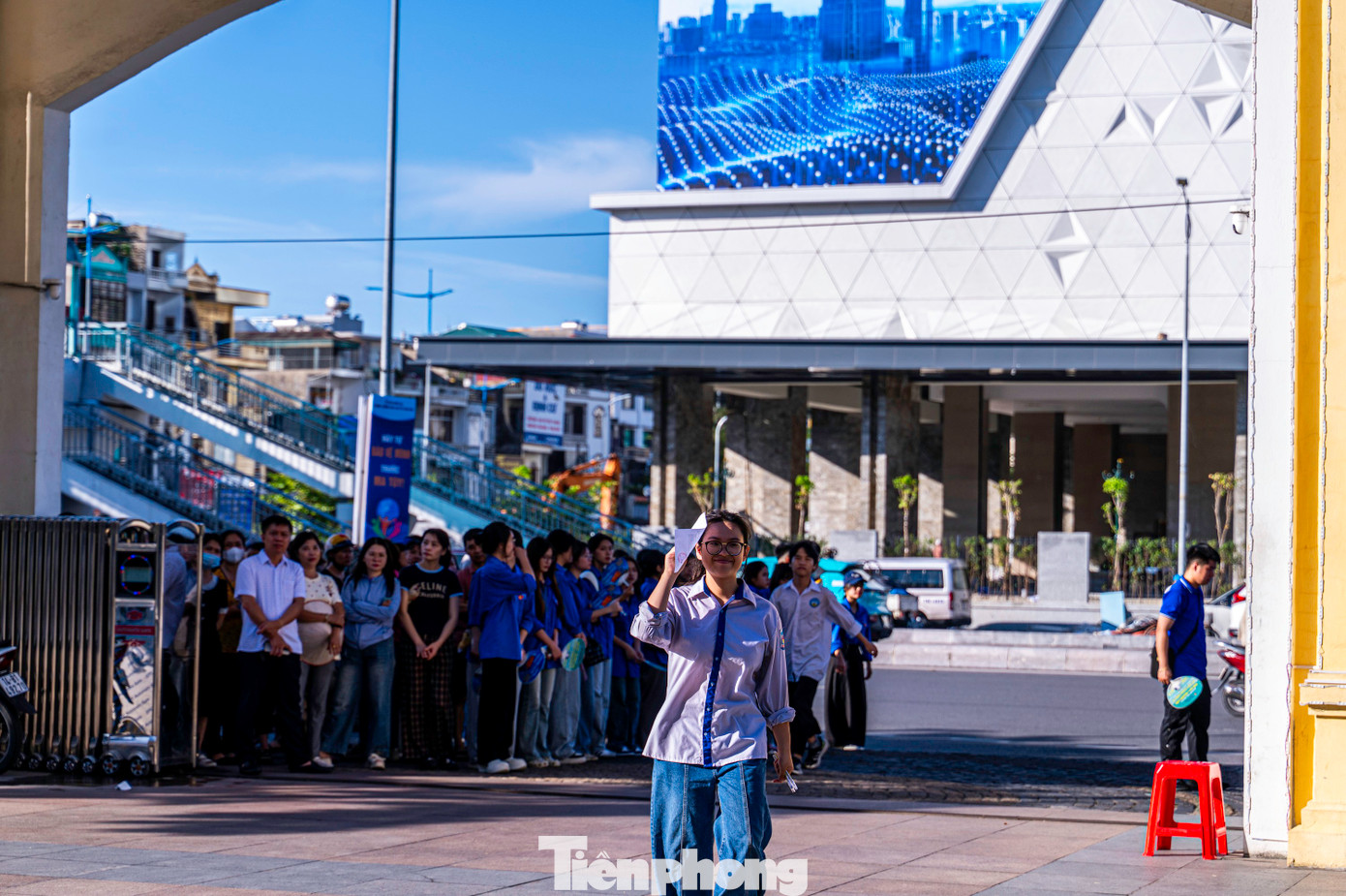 Sáng 26/6, 19.930 thí sinh Quảng Ninh bước vào môn thi đầu tiên - Ngữ Văn tại 849 phòng thi trên toàn tỉnh.