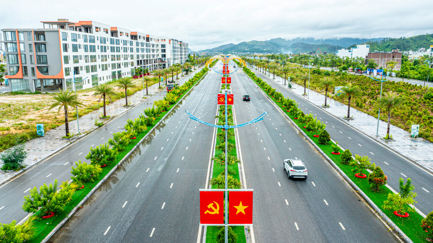 Từ những đầu tư nền tảng giao thông, hạ tầng cơ bản đặc khu Vân Đồn đã đón nhận làn sóng đầu tư mạnh mẽ với hơn 60 dự án ngoài ngân sách, tổng vốn đăng ký khoảng 63.000 tỷ đồng. Trong số đó, nhiều dự án nghỉ dưỡng cao cấp, tổ hợp đô thị, du lịch dịch vụ quy mô lớn đã và đang hình thành, như: Khu tổ hợp du lịch nghỉ dưỡng Sonasea Vân Đồn Harbor City, Khu du lịch sinh thái cao cấp Vân Hải, Tổ hợp du lịch, nghỉ dưỡng và giải trí Crystal Holidays Harbour Vân Đồn...