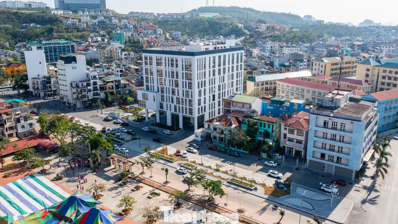 Theo bà Phan Thị Hải Hường, Trưởng Ban tuyên giáo Thành ủy Hạ Long, hiện thành phố đang tập trung chỉnh trang đô thị tại hai phường Hồng Hà và Hồng Hải, trong đó điểm nhấn là cải tạo các tuyến mương thoát nước cũ của thành phố.