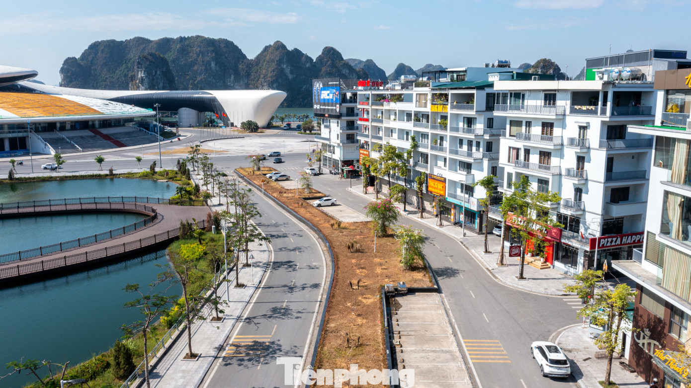 "Hiện thành phố có khoảng trên 32.000 phương tiện, trong đó chỉ có 50 điểm, bãi đỗ xe công cộng với diện tích là 23ha. Việc cải tạo các tuyến mương trên đáp ứng giải quyết phần nào bài toán thiếu chỗ đỗ xe cho thành phố", bà Hường chia sẻ.