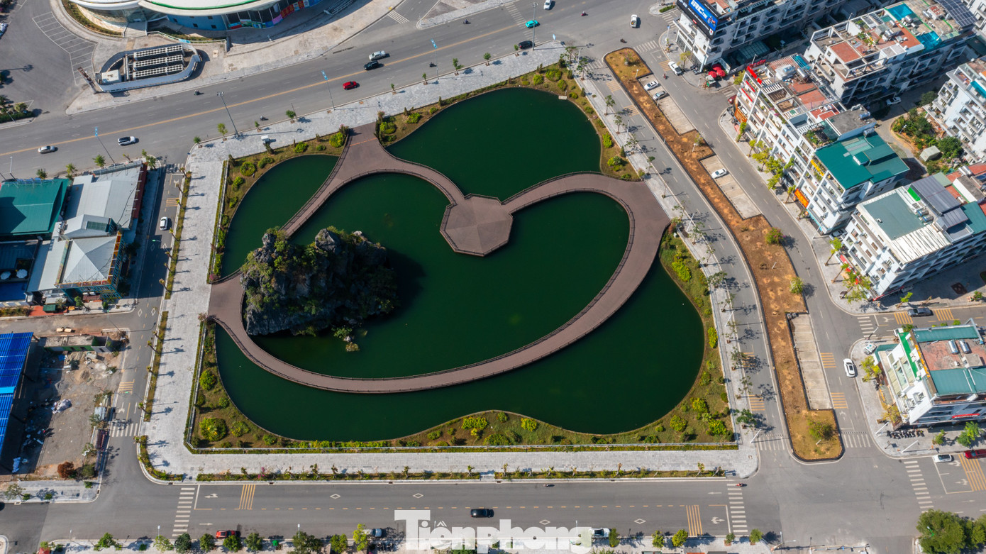 "Từ ngày thành phố cải tạo, chỉnh trang tuyến phố này thành bãi gửi xe và công viên, dân cư sống xung quanh được thụ hưởng công trình cảm thấy rất vui mừng, đặc biệt là địa điểm đỗ xe", anh Linh chia sẻ.