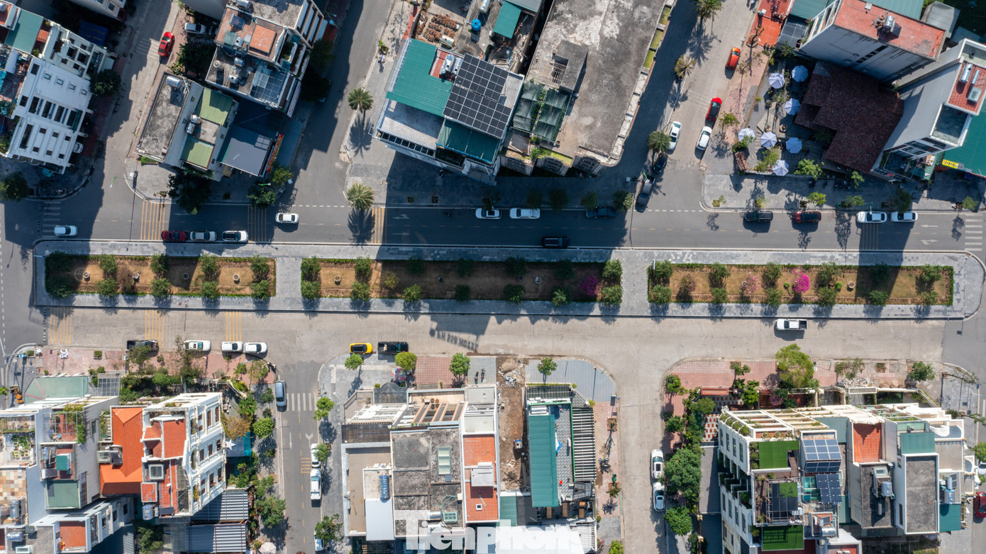 Theo đại diện Ban dự án TP Hạ Long, việc cải tạo mương thoát nước nằm trên 4 tuyến phố thuộc địa bàn phường Hồng Hải nhằm mục tiêu tạo cảnh quan khu vực, đảm bảo mỹ quan đô thị, cải thiện môi trường đồng thời phát triển hạ tầng kỹ thuật, trong đó là giải quyết điểm đỗ xe cho người dân.