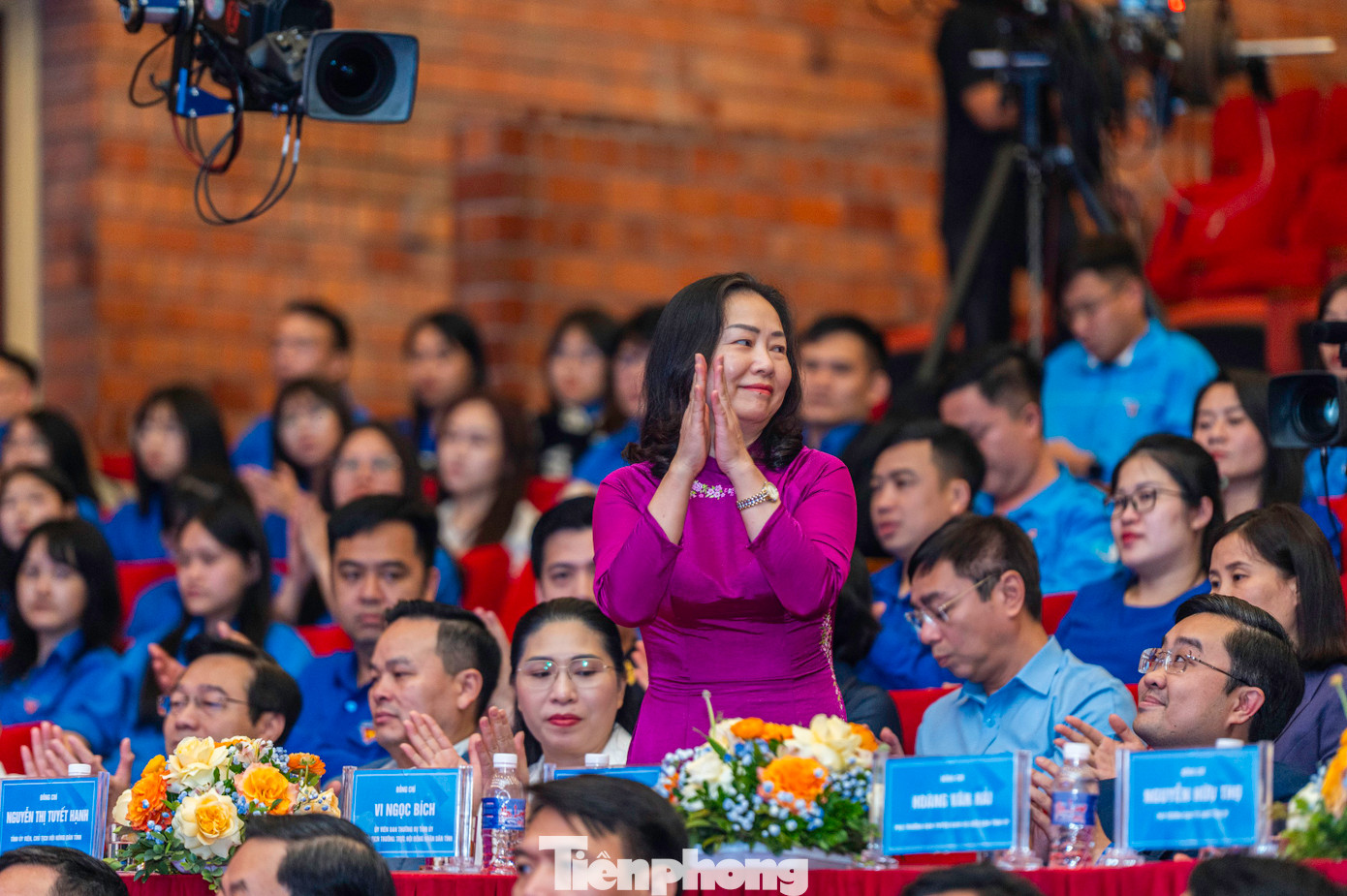 Về phía tỉnh Quảng Ninh, có bà Vi Ngọc Bích - Phó Chủ tịch Thường trực HĐND tỉnh; anh Nguyễn Thế Minh - Bí thư Tỉnh Đoàn; lãnh đạo các Sở, Ngành của tỉnh và hơn 400 cán bộ, đoàn viên, thanh niên, thiếu nhi...