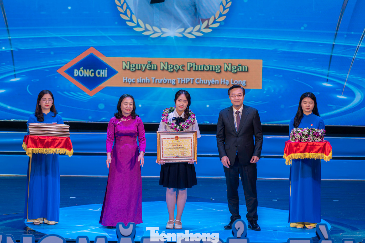 Đó là gương mặt trẻ Nguyễn Ngọc Phương Ngân - học sinh Lớp 12 chuyên sử, Trường THPT Chuyên Hạ Long với giải Nhất học sinh giỏi Quốc gia năm 2024 môn Lịch sử năm học 2023 - 2024; Huy chương Vàng kỳ thi Học sinh giỏi các trường THPT chuyên vùng Duyên hải và Đồng bằng Bắc bộ năm 2024.