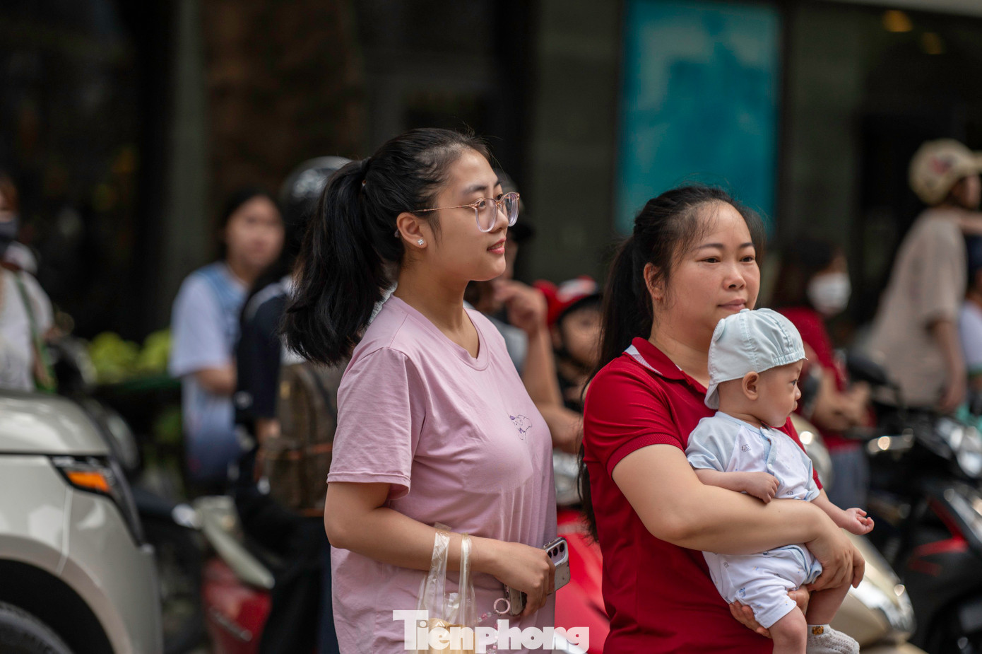 Lễ hội cùng với nghi thức rước Đức Ông vi hành thu hút được hàng nghìn người dân và khách du lịch tham dự. Lễ hội cùng với nghi thức rước Đức Ông vi hành thu hút được hàng nghìn người dân và khách du lịch tham dự.