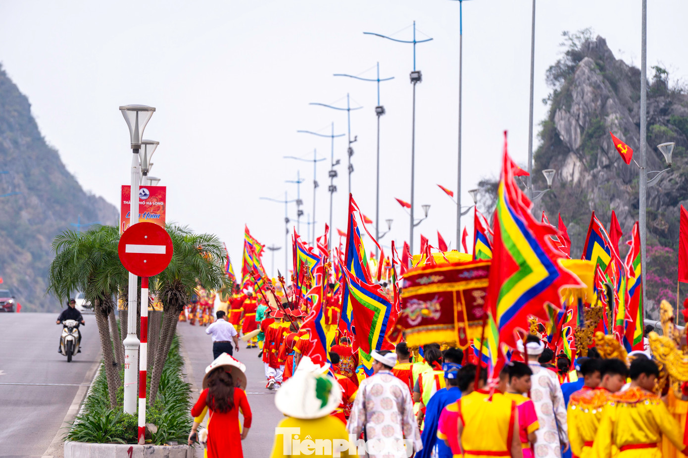 Lễ hội đền Trần Quốc Nghiễn là lễ hội nằm trong chuỗi sự kiện nhằm thu hút khách du lịch đến Hạ Long dịp nghỉ lễ kéo dài 5 ngày, nhằm góp phần gìn giữ văn hóa tín ngưỡng và quảng bá, kích cầu du lịch địa phương. Lễ hội đền Trần Quốc Nghiễn là lễ hội nằm trong chuỗi sự kiện nhằm thu hút khách du lịch đến Hạ Long dịp nghỉ lễ kéo dài 5 ngày, nhằm góp phần gìn giữ văn hóa tín ngưỡng và quảng bá, kích cầu du lịch địa phương.