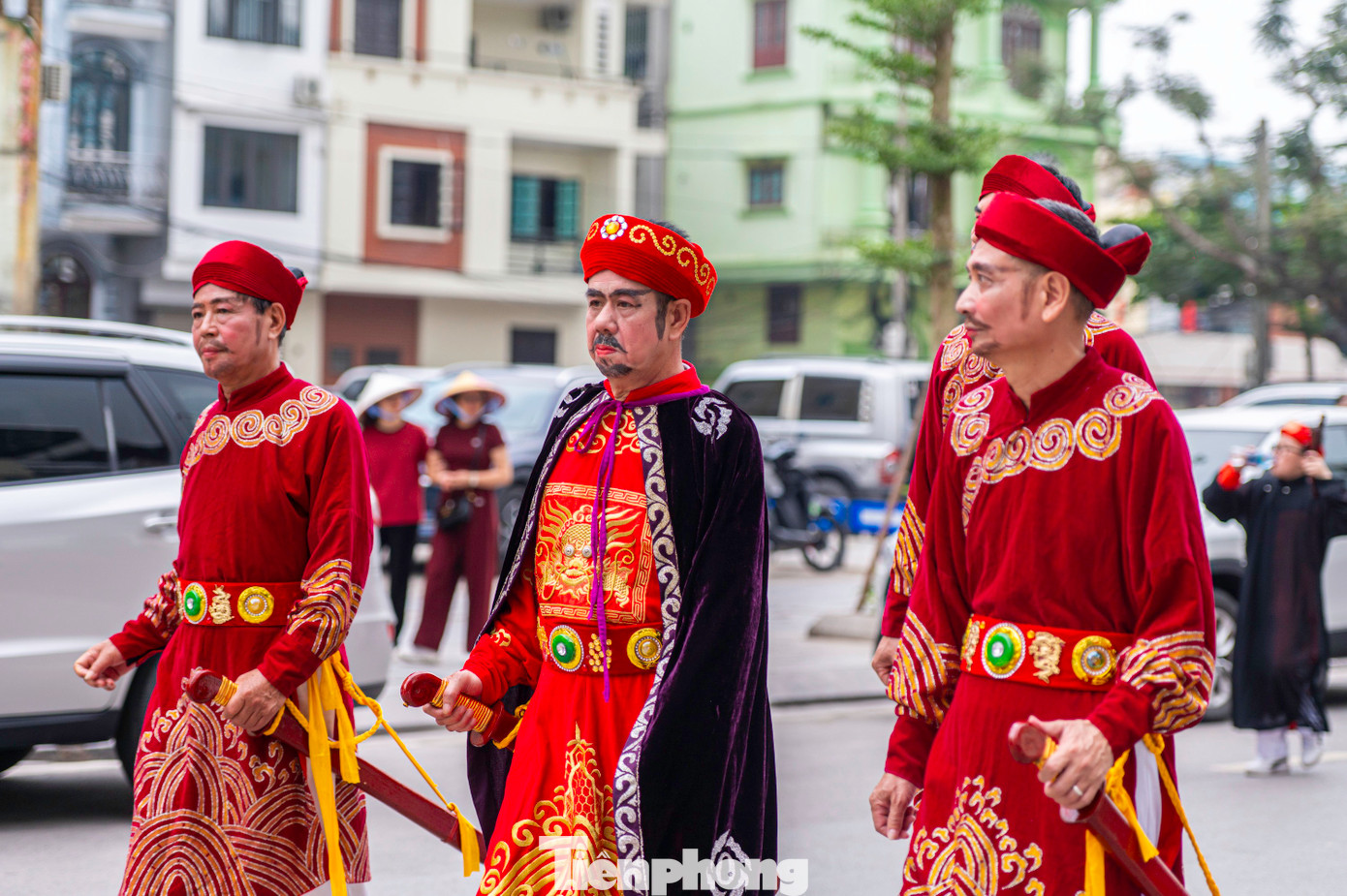 Ông vốn là vị tướng tài giỏi, văn võ song toàn và là người con tận hiếu, bề tôi tận trung của triều đình. Trong cuộc kháng chiến chống quân xâm lược Nguyên - Mông lần thứ hai và thứ ba của dân tộc, ông đã cùng vua cha Trần Quốc Tuấn và các tướng lĩnh lập nhiều chiến công lớn được vua Trần phong tước là “Khai Quốc công”. Ông vốn là vị tướng tài giỏi, văn võ song toàn và là người con tận hiếu, bề tôi tận trung của triều đình. Trong cuộc kháng chiến chống quân xâm lược Nguyên - Mông lần thứ hai và thứ ba của dân tộc, ông đã cùng vua cha Trần Quốc Tuấn và các tướng lĩnh lập nhiều chiến công lớn được vua Trần phong tước là “Khai Quốc công”.