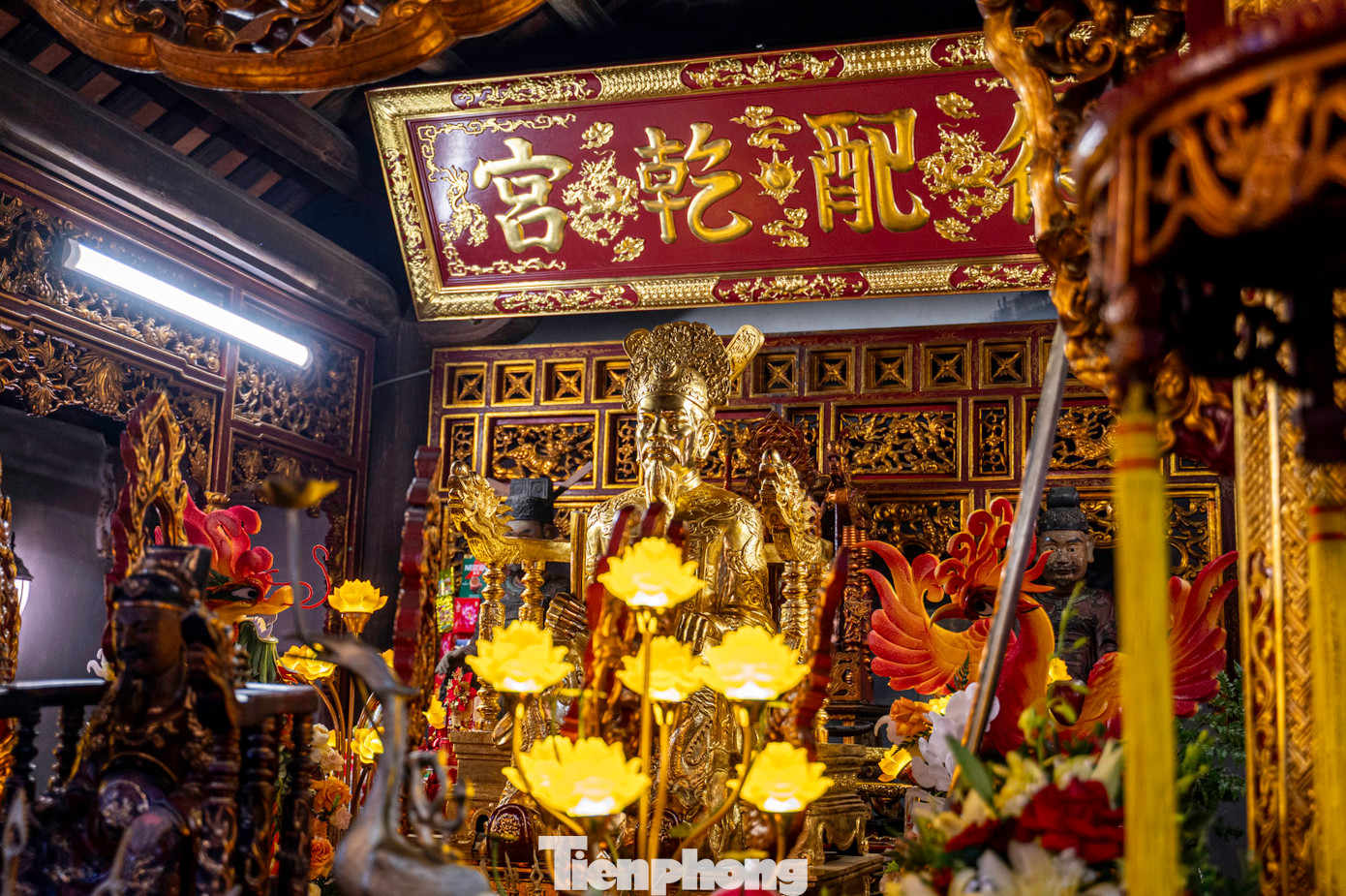 Đức Ông Hưng Vũ Vương Trần Quốc Nghiễn là con trai cả của Hưng Đạo Đại Vương Trần Quốc Tuấn, cháu đích tôn của An Sinh Vương Trần Liễu và là cháu ruột của vua Trần Thái Tông. Đức Ông Hưng Vũ Vương Trần Quốc Nghiễn là con trai cả của Hưng Đạo Đại Vương Trần Quốc Tuấn, cháu đích tôn của An Sinh Vương Trần Liễu và là cháu ruột của vua Trần Thái Tông.