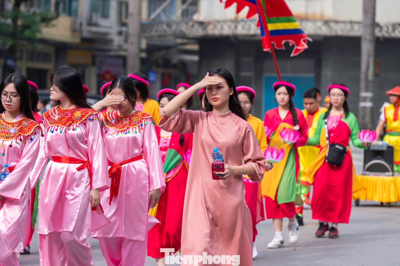 Lễ hội cùng với nghi thức rước Đức Ông vi hành thu hút được hàng nghìn người dân và khách du lịch tham dự. Lễ hội cùng với nghi thức rước Đức Ông vi hành thu hút được hàng nghìn người dân và khách du lịch tham dự.