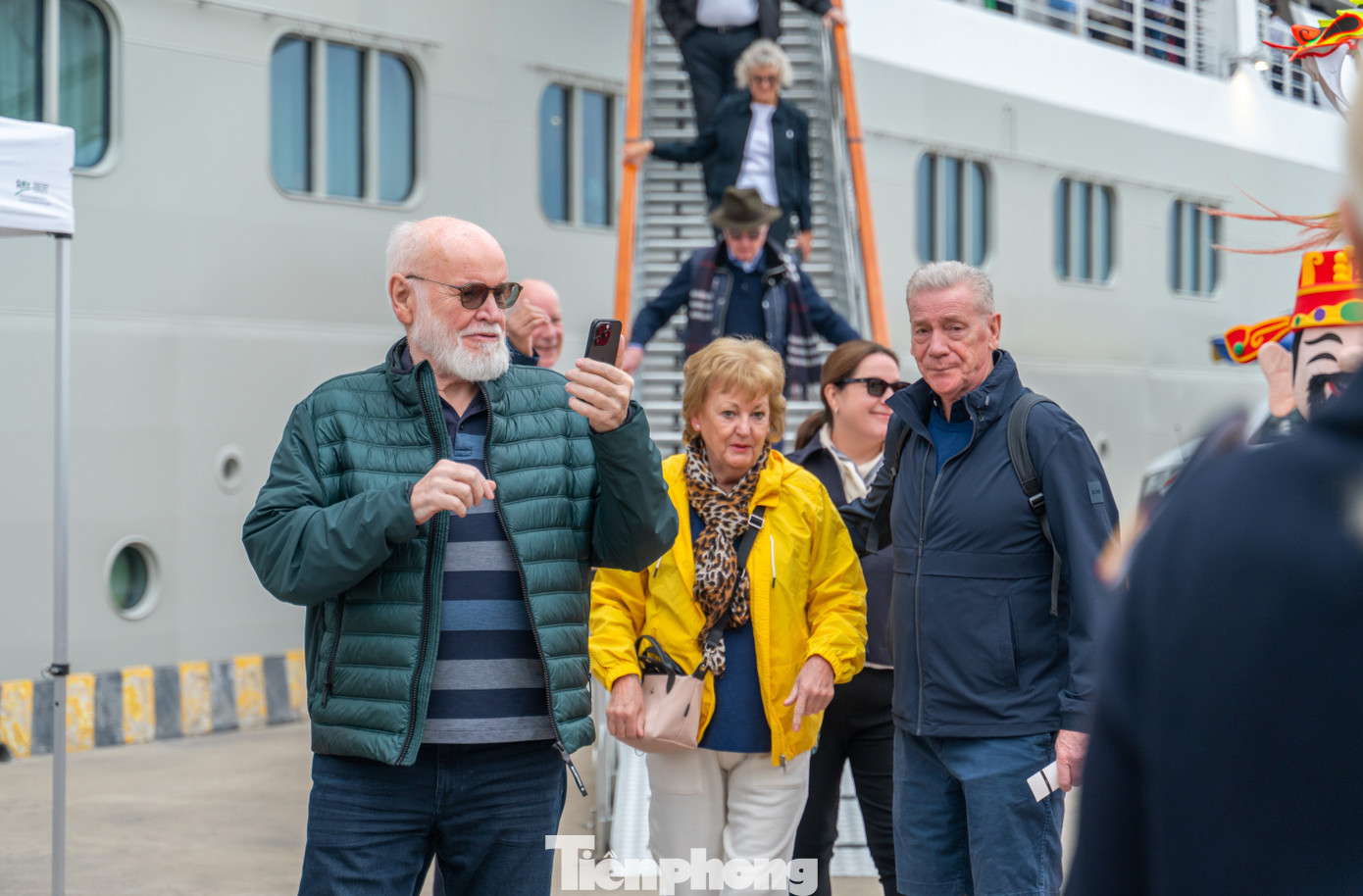 Theo lịch trình, du thuyền Silver Dawn sẽ lưu tại Cảng tàu khách quốc tế Hạ Long qua đêm ngày 29/1 và tiếp tục hải trình vào ngày 30/1.