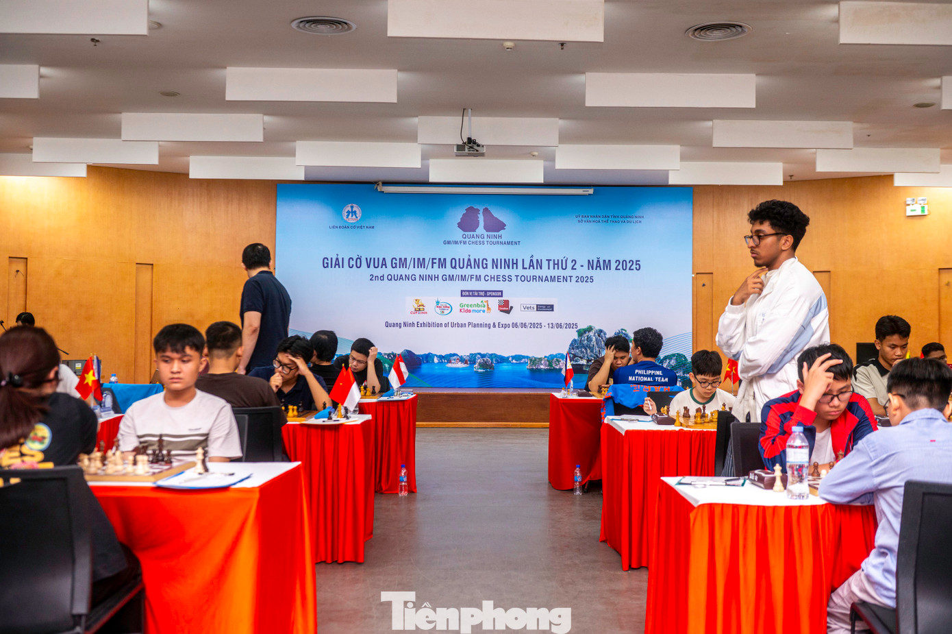 Chiều 6/6, tại Cung Quy hoạch Hội chợ và Triển lãm tỉnh Quảng Ninh, Sở Văn hóa, Thể thao và Du lịch tỉnh Quảng Ninh phối hợp với Cục Thể dục thể thao, Liên đoàn Cờ Việt Nam tổ chức Giải Cờ vua đại kiện tướng, kiện tướng quốc tế lần thứ II, năm 2025.