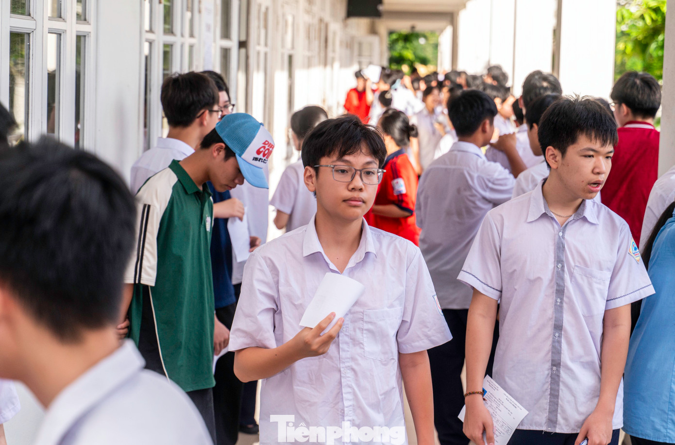 Để tổ chức kỳ thi an toàn, nghiêm túc, đúng quy chế, Sở GD&ĐT đã chỉ đạo các trường học triển khai nghiêm túc việc thực hiện chương trình và kết thúc năm học theo kế hoạch; trực tiếp kiểm tra việc chuẩn bị cơ sở vật chất và các điều kiện đảm bảo tổ chức thi tại các địa phương trong tỉnh, nhất là những địa điểm coi thi dự kiến phát sinh hoặc có số lượng phòng thi lớn; yêu cầu các trường đặt Hội đồng coi thi báo cáo công tác chuẩn bị tổ chức thi tại đơn vị. Để tổ chức kỳ thi an toàn, nghiêm túc, đúng quy chế, Sở GD&ĐT đã chỉ đạo các trường học triển khai nghiêm túc việc thực hiện chương trình và kết thúc năm học theo kế hoạch; trực tiếp kiểm tra việc chuẩn bị cơ sở vật chất và các điều kiện đảm bảo tổ chức thi tại các địa phương trong tỉnh, nhất là những địa điểm coi thi dự kiến phát sinh hoặc có số lượng phòng thi lớn; yêu cầu các trường đặt Hội đồng coi thi báo cáo công tác chuẩn bị tổ chức thi tại đơn vị.