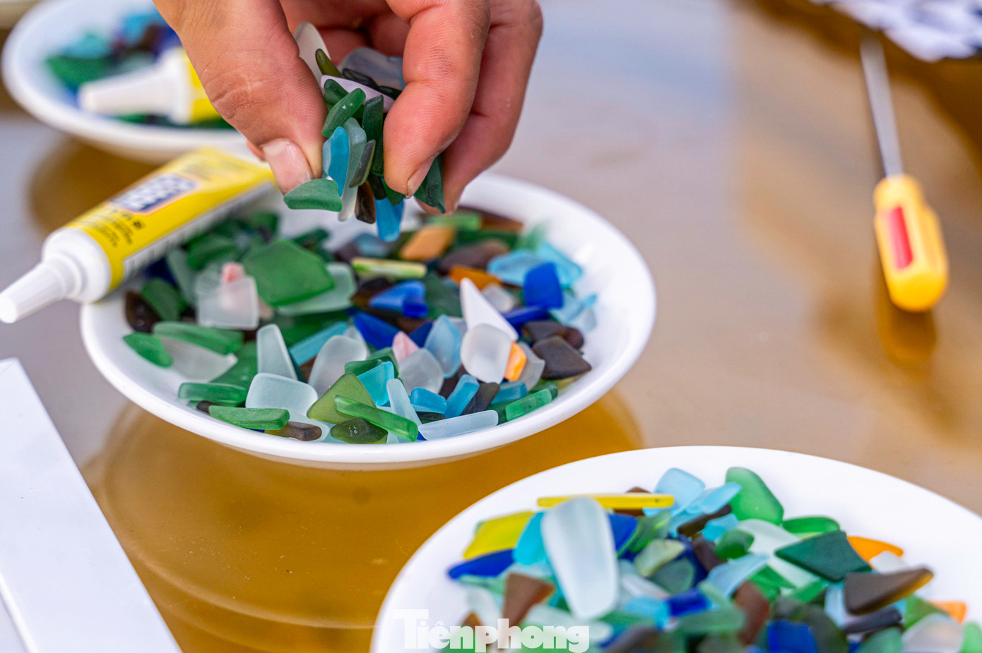 Đặc biệt, năm 2019, Quảng Ninh là một trong các tỉnh, thành phố đầu tiên của cả nước phát động ở quy mô toàn tỉnh thực hiện chiến dịch “Chống rác thải nhựa” huy động sự tham gia của cả hệ thống chính trị, cộng đồng doanh nghiệp và người dân. Quảng Ninh đã ban hành nhiều văn bản chỉ đạo có tính nền tảng và chiến lược, tạo khung pháp lý đồng bộ và thống nhất trong công tác triển khai thực hiện “Chống ô nhiễm nhựa”.