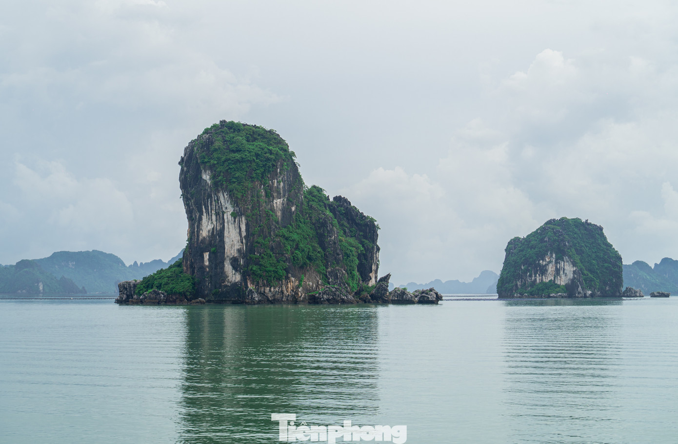 Một góc vịnh Bái Tử Long. Ảnh: Quốc Nam.