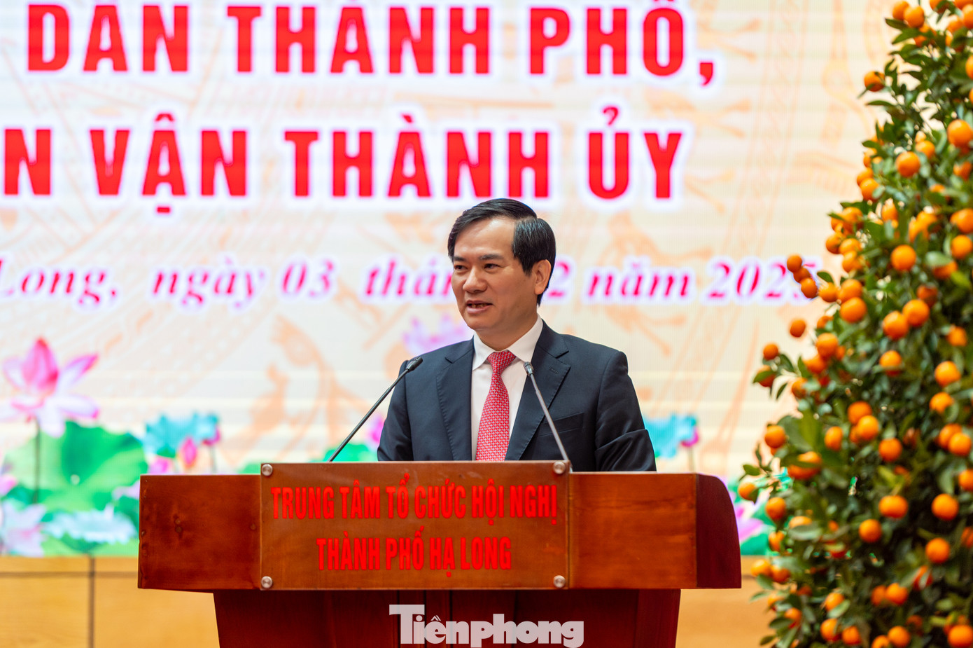 Bí thư Thành ủy Hạ Long cho rằng việc hợp nhất hai Ban thuộc Thành ủy Hạ Long có vai trò đặc biệt quan trọng. Ảnh: Quốc Nam. Bí thư Thành ủy Hạ Long cho rằng việc hợp nhất hai Ban thuộc Thành ủy Hạ Long có vai trò đặc biệt quan trọng. Ảnh: Quốc Nam.
