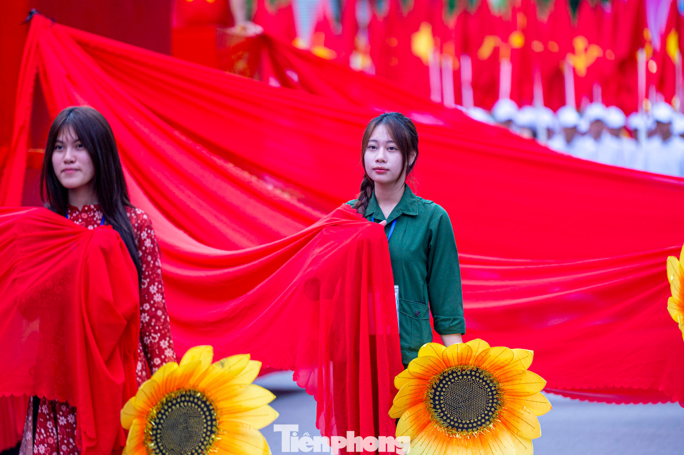 Chương trình Duyệt đội ngũ và diễu hành quần chúng đang được các lực lượng, cơ quan, đơn vị của thành phố nỗ lực, dốc sức tổ chức, triển khai đảm bảo yêu cầu thiết thực, trang trọng, có tính giáo dục cao, khơi dậy lòng yêu nước, truyền cảm hứng, thu hút đông đảo quần chúng Nhân dân.