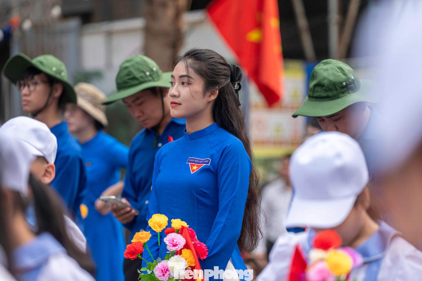 Các bạn nữ đoàn viên, thanh niên thuộc Thành Đoàn Hải Phòng tham gia đội diễu hành.