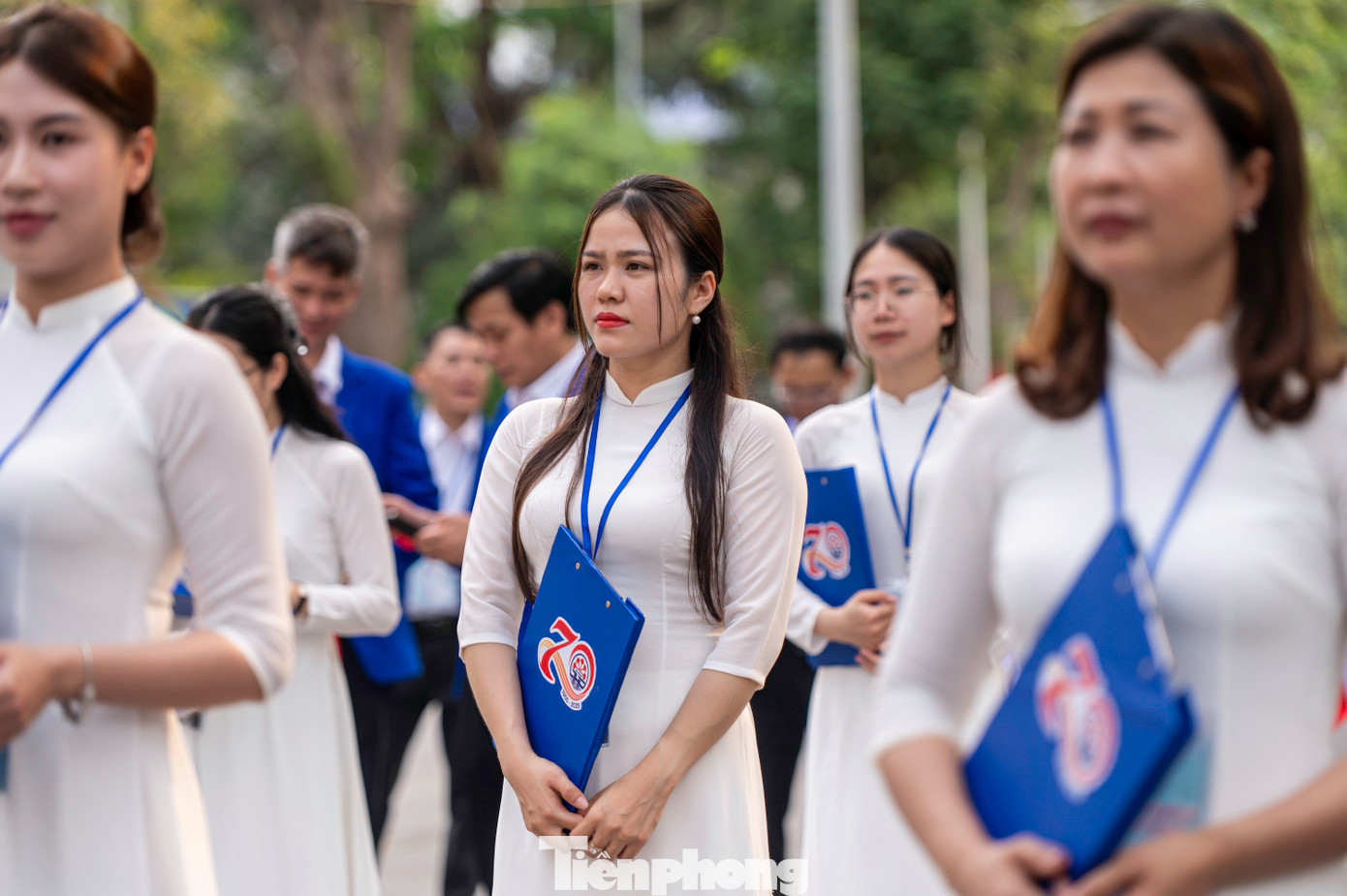 Có khoảng 5.000 đại biểu, khách mời tới dự Chương trình. Hai bên đường nơi chương trình diễn ra có sự tham gia hưởng ứng, chào mừng của hàng vạn người dân và du khách.