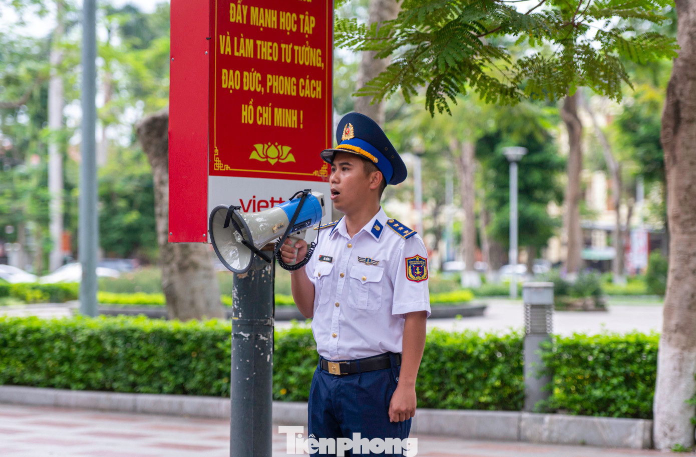 Chương trình Duyệt đội ngũ và diễu hành quần chúng được tổ chức nhằm biểu dương sức mạnh và sự trưởng thành của các lực lượng trong sự nghiệp đổi mới và phát triển, tôn vinh truyền thống lịch sử, văn hoá và cách mạng của thành phố Hải Phòng.