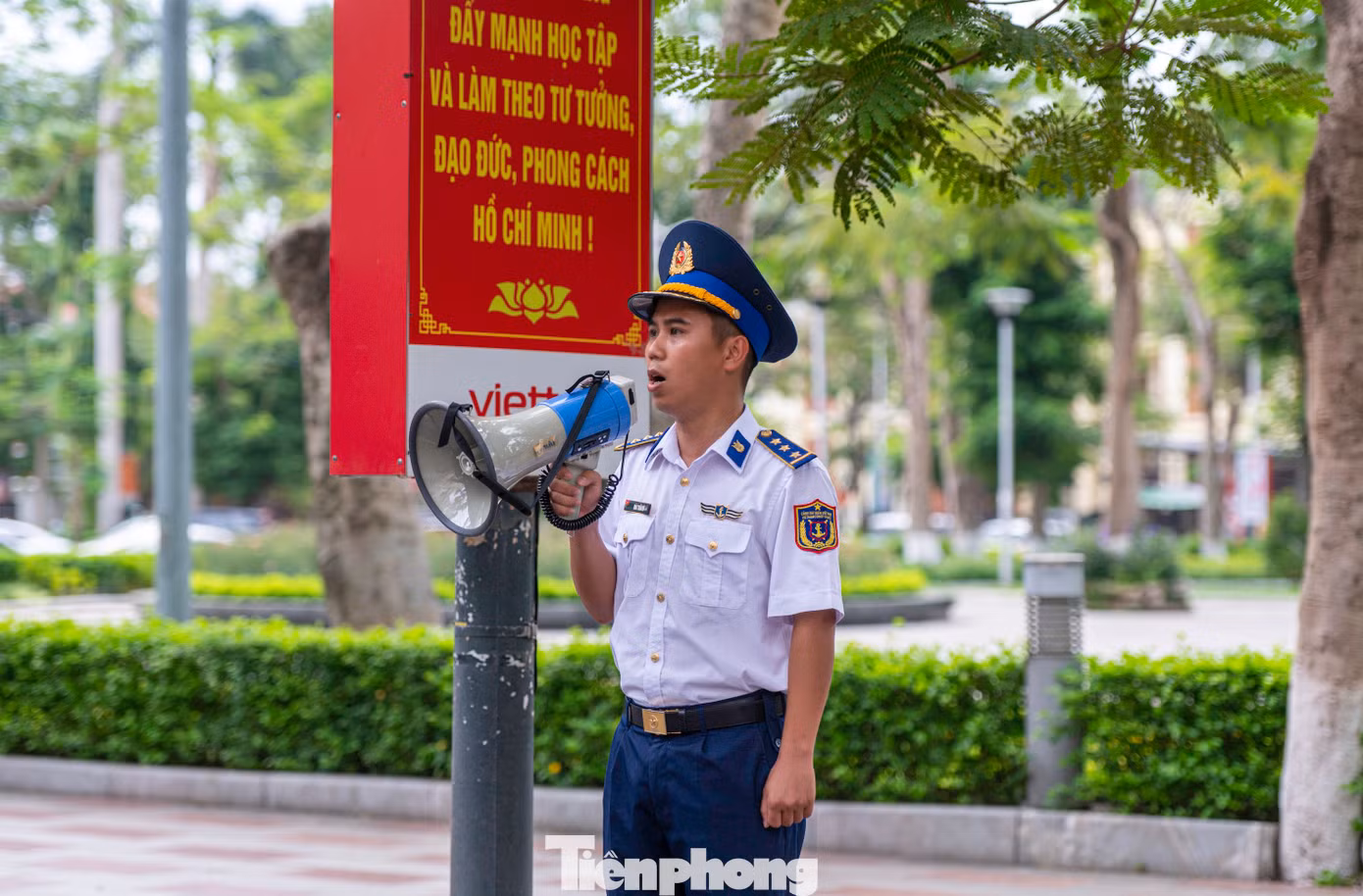 Chương trình Duyệt đội ngũ và diễu hành quần chúng được tổ chức nhằm biểu dương sức mạnh và sự trưởng thành của các lực lượng trong sự nghiệp đổi mới và phát triển, tôn vinh truyền thống lịch sử, văn hoá và cách mạng của thành phố Hải Phòng.