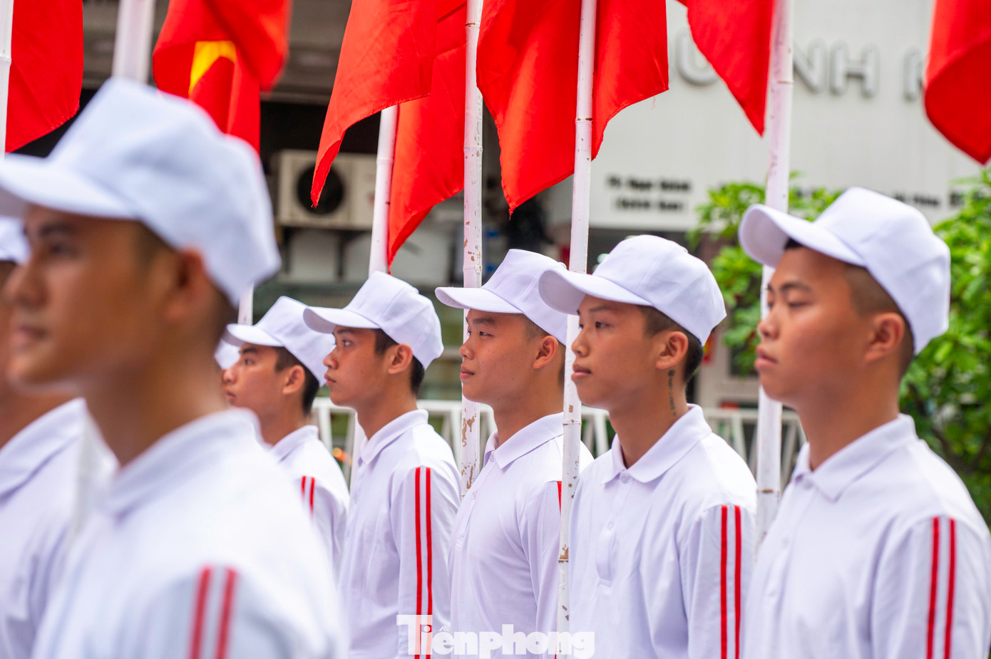 Theo đại diện TP Hải Phòng, để tham gia Chương trình, các đơn vị lực lượng vũ trang và các sở ngành, đoàn thể, địa phương, đơn vị tham gia đã thực hiện luyện tập tại vị trí đóng quân và các vị trí luyện tập riêng của từng đơn vị, cơ sở từ ngày 08/4 và tổ chức 3 lần hợp luyện vào các ngày 5/5, 7/5 và 9/5. Buổi tổng duyệt cuối cùng sẽ diễn ra vào sáng 10/5 trước khi chương trình chính thức diễn ra từ 7 giờ 30 phút sáng 11/5 tại Quảng trường Nhà hát thành phố và các tuyến đường thuộc Dải trung tâm thành phố.