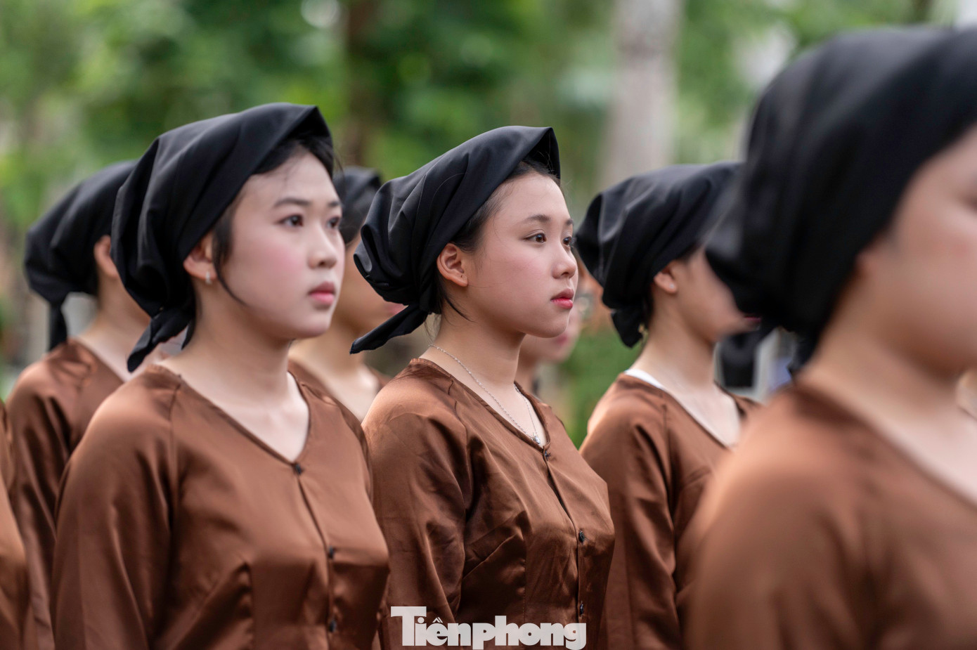 Với gương mặt rạng ngời cùng phong thái tự tin, vẻ đẹp mạnh mẽ nhưng cũng rất duyên dáng của những bóng hồng là hình ảnh biểu trưng cho người phụ nữ Việt Nam kiên cường, bản lĩnh, thanh lịch.