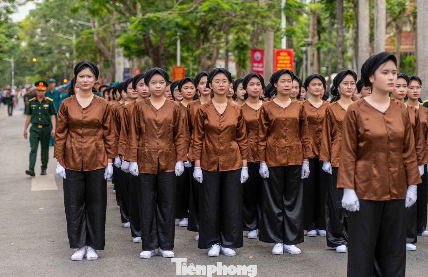 Trong những ngày diễn ra hợp luyện và tổng duyệt, ngoài khối nam sĩ quan lực lượng quân đội và công an nhân dân, buổi diễu hành còn có sự tham gia của nhiều khối nữ, trong đó có khối nữ quân nhân Ban chỉ huy quân sự thành phố.