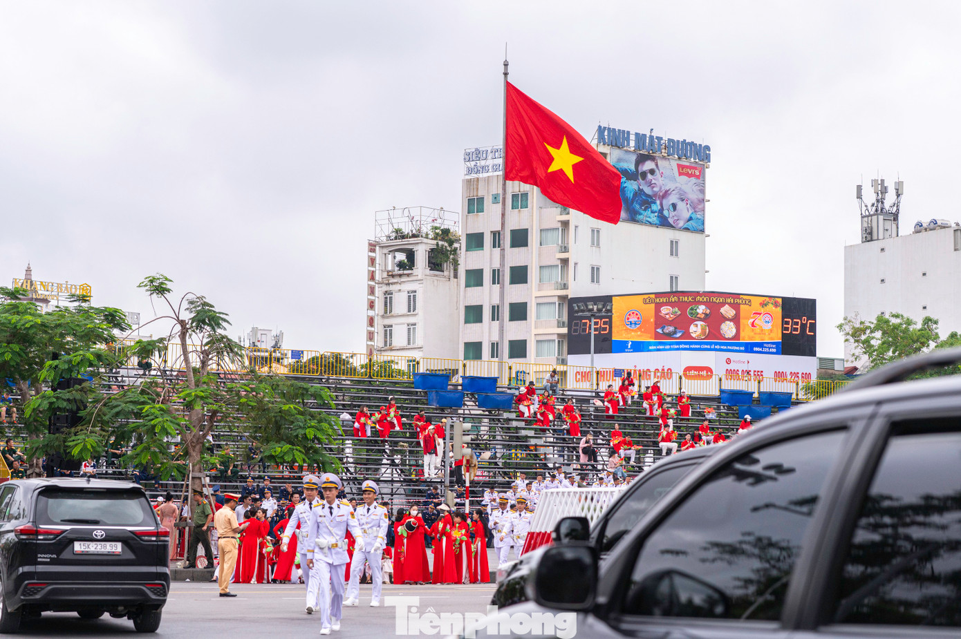Sáng 9/5, TP Hải Phòng tổ chức hợp luyện lần 3 Chương trình duyệt đội ngũ và diễu hành quần chúng kỷ niệm 70 năm Ngày Giải phóng thành phố. Trước đó, TP Hải Phòng ra thông báo phân luồng giao thông và cấm nhiều tuyến đường khu vực trước nhà hát thành phố để đảm bảo quá trình hợp luyện và tổ chức duyệt đội ngũ, diễu hành diễn ra an toàn.