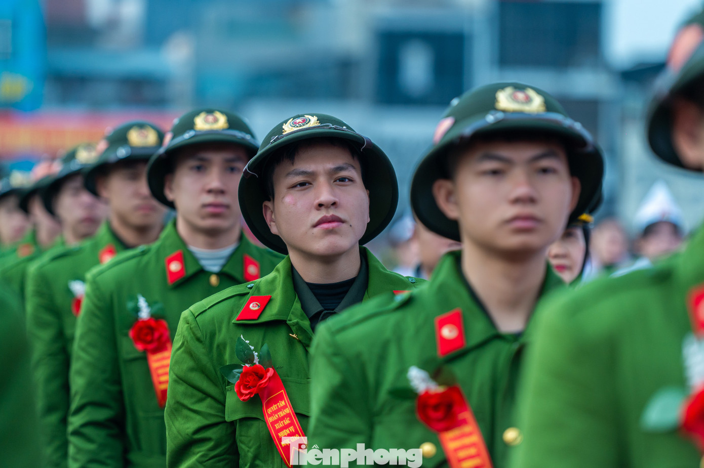 "Em rất xúc động khi được tuyển chọn nghĩa vụ tham gia lực lượng Công an nhân dân. Em sẽ cố gắng rèn luyện để hoàn thành xuất sắc nhiệm vụ bảo vệ tổ quốc", một chiến sĩ tham gia nghĩa vụ CAND chia sẻ. "Em rất xúc động khi được tuyển chọn nghĩa vụ tham gia lực lượng Công an nhân dân. Em sẽ cố gắng rèn luyện để hoàn thành xuất sắc nhiệm vụ bảo vệ tổ quốc", một chiến sĩ tham gia nghĩa vụ CAND chia sẻ.