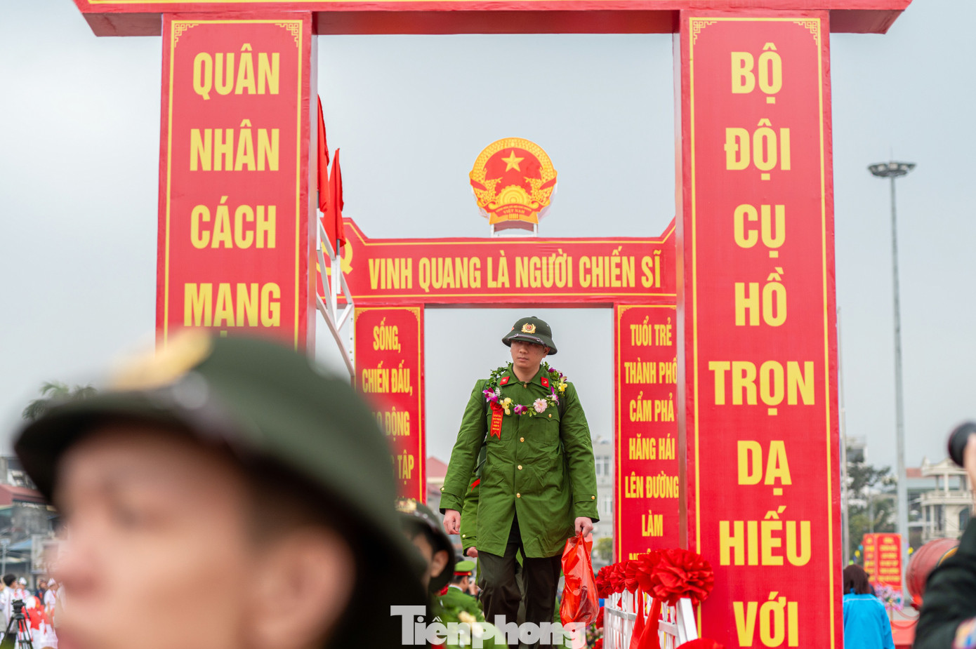 Theo báo cáo của tỉnh Quảng Ninh, nhờ triển khai đồng bộ các giải pháp, nên chất lượng thanh niên nhập ngũ năm 2025 của Quảng Ninh cao hơn năm trước cả 3 tiêu chí: Sức khỏe, trình độ văn hóa, chất lượng chính trị. Trong đó, thanh niên có sức khỏe loại 1 và loại 2 đạt hơn gần 60%; cấp trung học phổ thông tỷ lệ gần 80%, đại học, cao đẳng gần 11%. Theo báo cáo của tỉnh Quảng Ninh, nhờ triển khai đồng bộ các giải pháp, nên chất lượng thanh niên nhập ngũ năm 2025 của Quảng Ninh cao hơn năm trước cả 3 tiêu chí: Sức khỏe, trình độ văn hóa, chất lượng chính trị. Trong đó, thanh niên có sức khỏe loại 1 và loại 2 đạt hơn gần 60%; cấp trung học phổ thông tỷ lệ gần 80%, đại học, cao đẳng gần 11%.