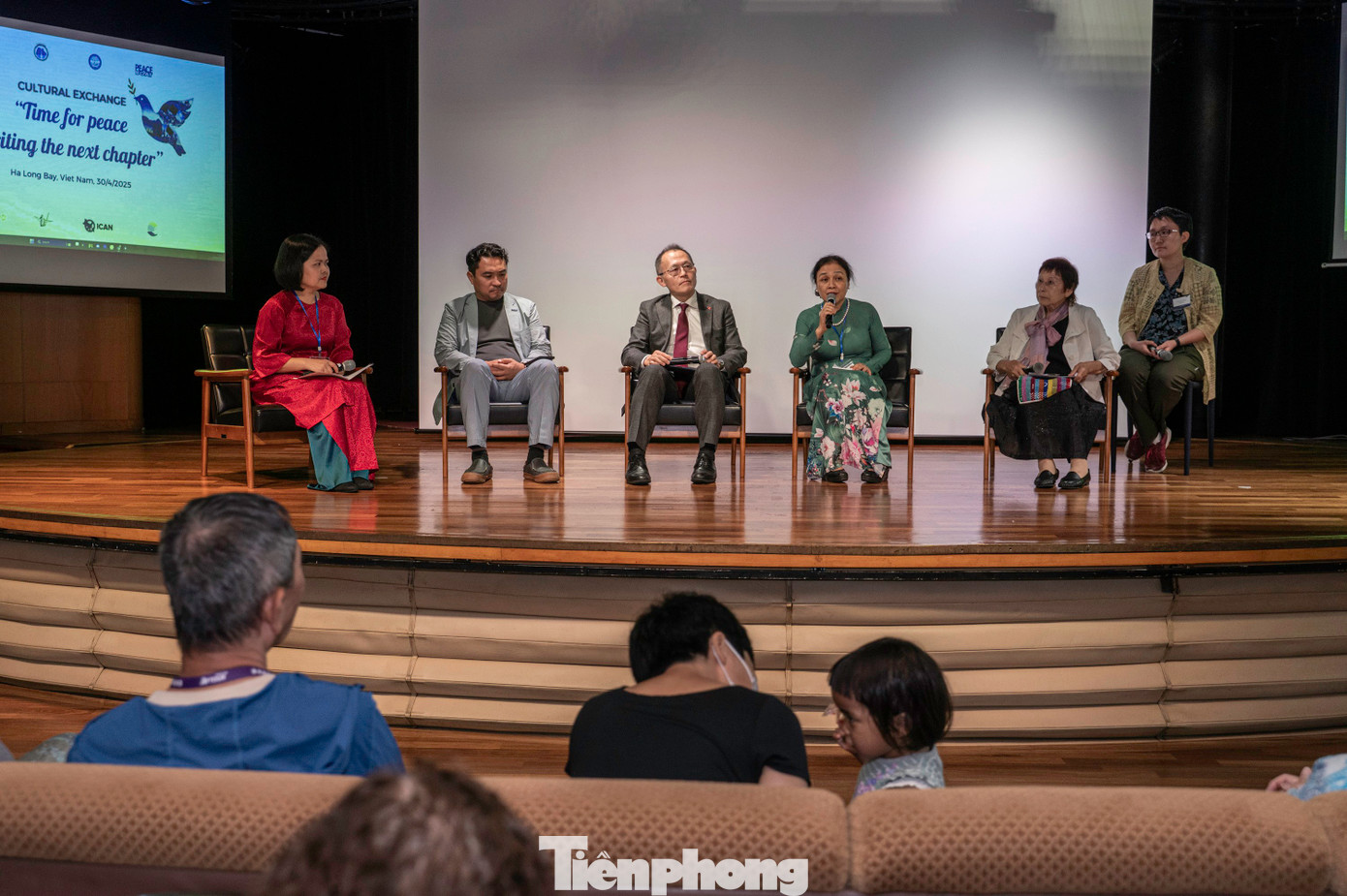 Trong khuôn khổ chương trình đã diễn ra giao lưu “Viết tiếp câu chuyện hòa bình” với sự tham gia của Đại sứ Nguyễn Phương Nga, nguyên Chủ tịch VUFO, nguyên Thứ trưởng Bộ Ngoại giao Việt Nam; bà Kuramori Terumi, người sống sót sau thảm họa ném bom tại Nagasaki, đại diện của Nihon Hidankyo; ông Kawasaki Akira, Chủ tịch ICAN; ông Lee Jae Young, Giám đốc điều hành NARPI.