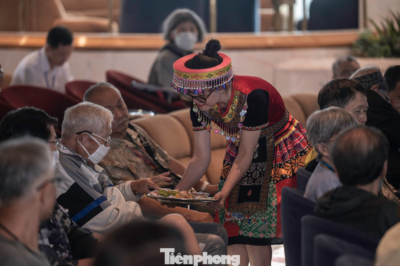 Thông qua trình diễn trang phục dân tộc, giới thiệu về đặc sản địa phương, các đoàn viên thanh niên VUFO đã mang đến các đại biểu Tàu Hòa bình cái nhìn trực quan về văn hóa Việt Nam. Bài trình bày nhận được sự hưởng ứng nồng nhiệt từ các đại biểu quốc tế.