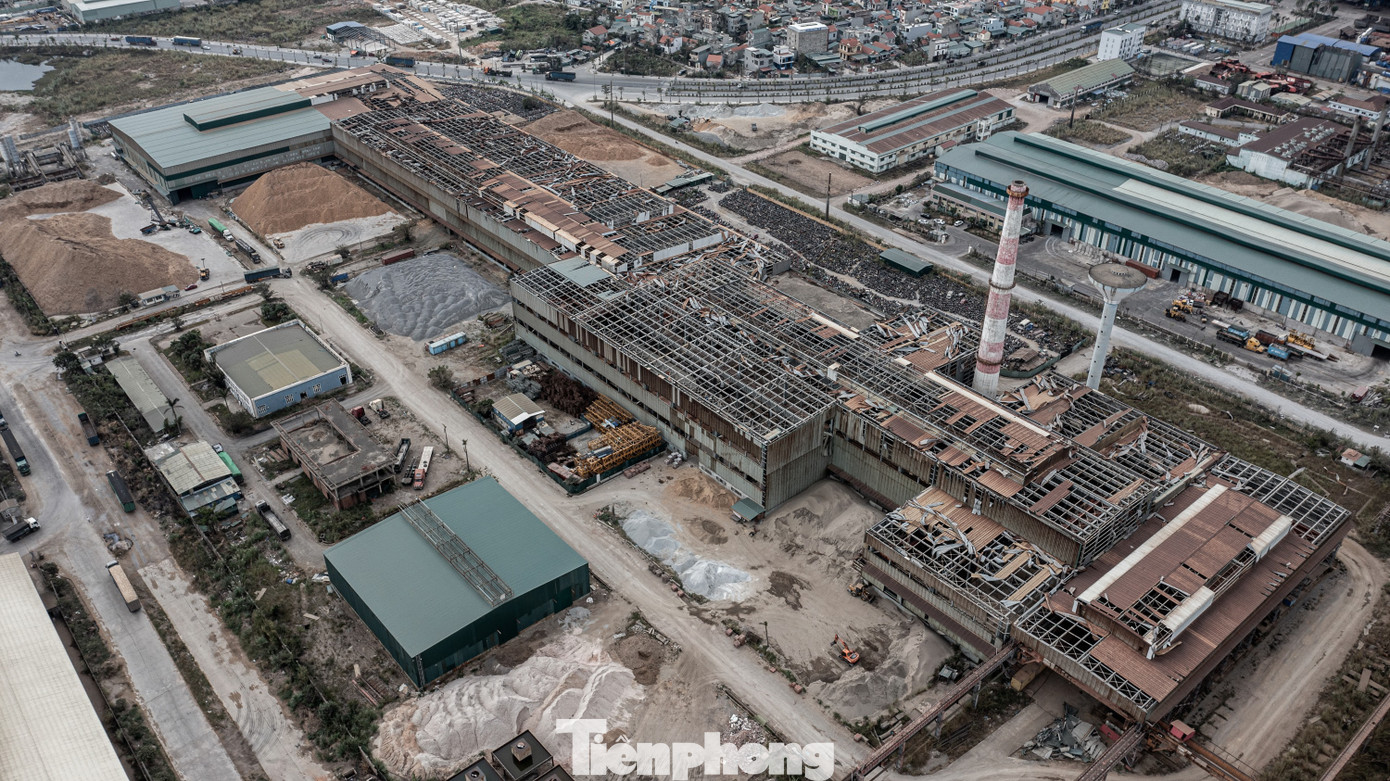 Nhà máy cán thép tấm nóng Cái Lân thuộc Công ty TNHH MTV cán nóng thép tấm Cái Lân (Tổng Công ty Công nghiệp tàu thủy - SBIC) được Tập đoàn Vinashin xây dựng từ năm 2003 với tổng mức đầu tư hơn 3.000 tỷ đồng trên diện tích 15 ha nằm tại khu Công nghiệp Cái Lân (TP Hạ Long, Quảng Ninh). Nhà máy cán thép tấm nóng Cái Lân thuộc Công ty TNHH MTV cán nóng thép tấm Cái Lân (Tổng Công ty Công nghiệp tàu thủy - SBIC) được Tập đoàn Vinashin xây dựng từ năm 2003 với tổng mức đầu tư hơn 3.000 tỷ đồng trên diện tích 15 ha nằm tại khu Công nghiệp Cái Lân (TP Hạ Long, Quảng Ninh).