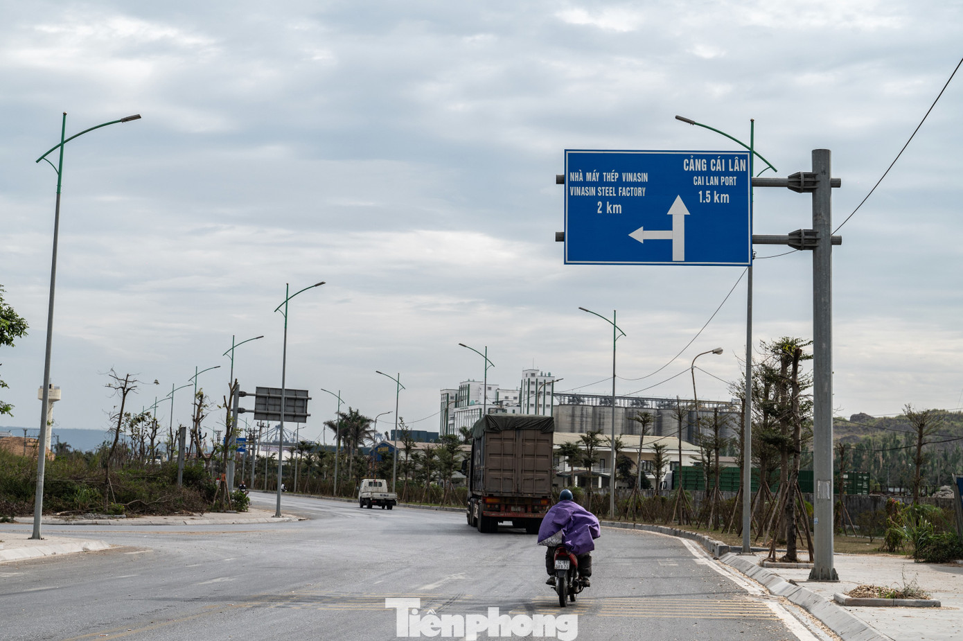 Nhà máy cán thép tấm nóng Cái Lân thuộc Công ty TNHH MTV cán nóng thép tấm Cái Lân (Tổng Công ty Công nghiệp tàu thủy - SBIC) được Tập đoàn Vinashin xây dựng từ năm 2003 với tổng mức đầu tư hơn 3.000 tỷ đồng trên diện tích 15 ha nằm tại khu Công nghiệp Cái Lân (TP Hạ Long, Quảng Ninh). Nhà máy cán thép tấm nóng Cái Lân thuộc Công ty TNHH MTV cán nóng thép tấm Cái Lân (Tổng Công ty Công nghiệp tàu thủy - SBIC) được Tập đoàn Vinashin xây dựng từ năm 2003 với tổng mức đầu tư hơn 3.000 tỷ đồng trên diện tích 15 ha nằm tại khu Công nghiệp Cái Lân (TP Hạ Long, Quảng Ninh).