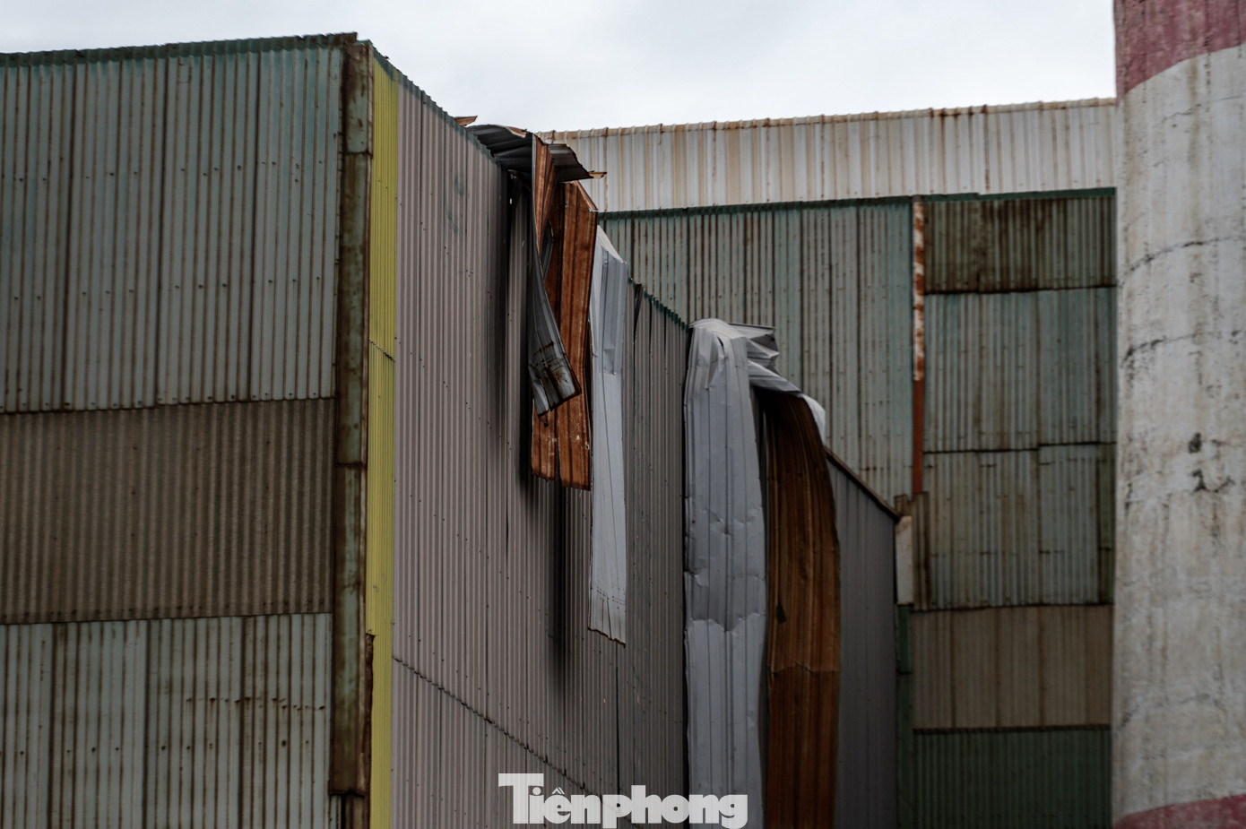 Không thể tái cơ cấu cũng như không thể phục hồi sản xuất và bán không được, nhà máy nghìn tỷ cứ tiếp tục trong diện nằm chờ, bỏ không ngay giữa khu công nghiệp sầm uất của Hạ Long. Không thể tái cơ cấu cũng như không thể phục hồi sản xuất và bán không được, nhà máy nghìn tỷ cứ tiếp tục trong diện nằm chờ, bỏ không ngay giữa khu công nghiệp sầm uất của Hạ Long.