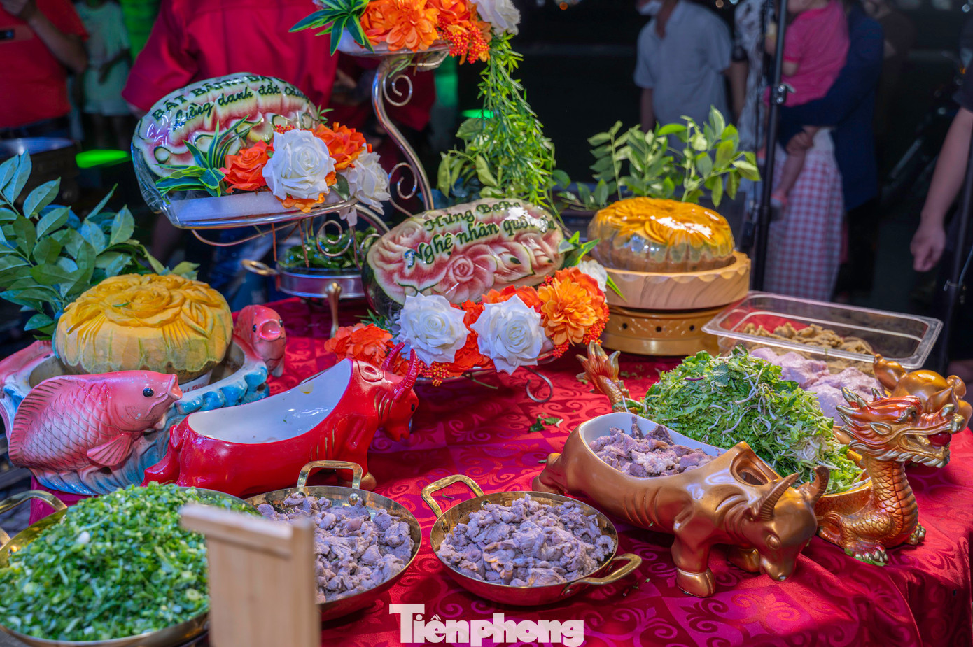 Người dân và du khách thích thú với món bánh đa cua, món ăn vặt nổi tiếng trở thành thương hiệu của Hải Phòng. Người dân và du khách thích thú với món bánh đa cua, món ăn vặt nổi tiếng trở thành thương hiệu của Hải Phòng.