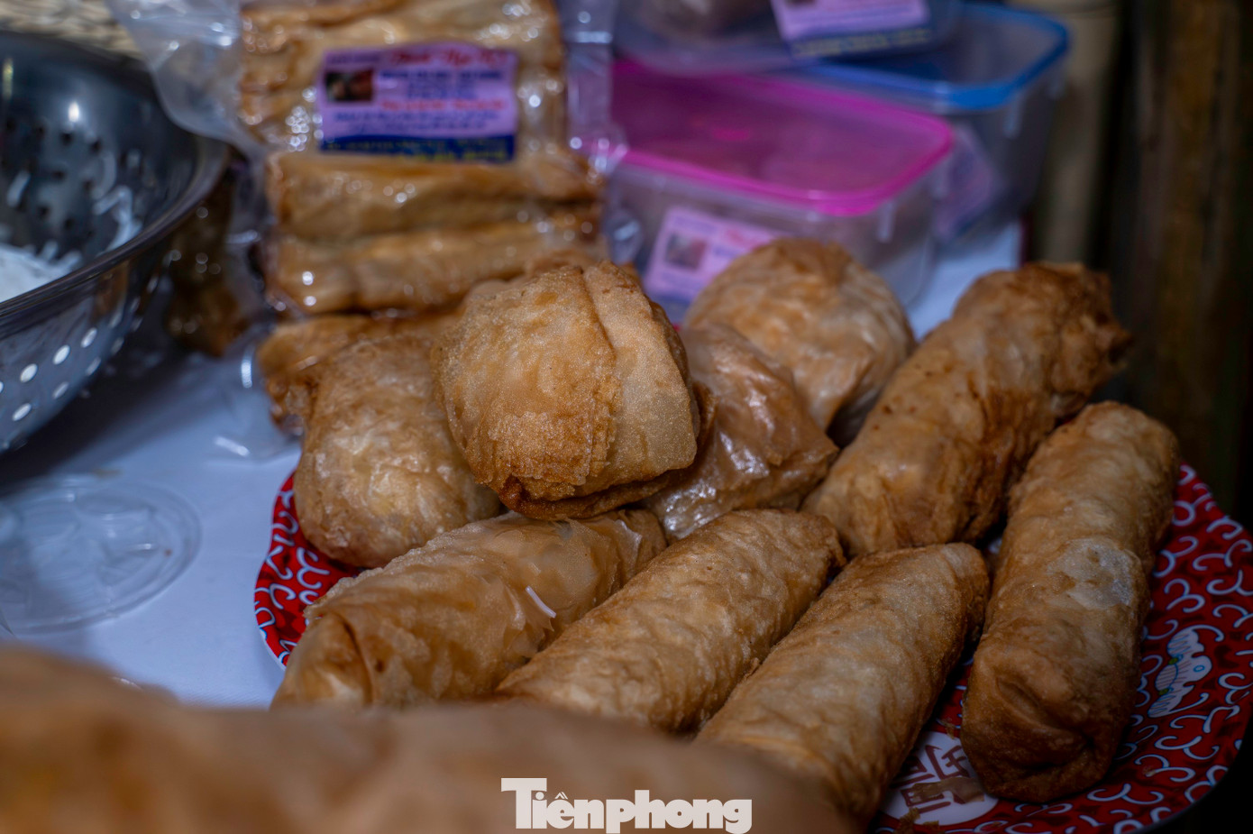 Có thể kể đến các món ăn đã trở thành “đại diện thương hiệu” ẩm thực Hải Phòng như: nem cua bể, bánh đa cua, cá mòi kho Kiến Thụy, chả cá, bánh mỳ que, bánh bèo, trà cúc, cà phê cốt dừa, sủi dìn… Có thể kể đến các món ăn đã trở thành “đại diện thương hiệu” ẩm thực Hải Phòng như: nem cua bể, bánh đa cua, cá mòi kho Kiến Thụy, chả cá, bánh mỳ que, bánh bèo, trà cúc, cà phê cốt dừa, sủi dìn…