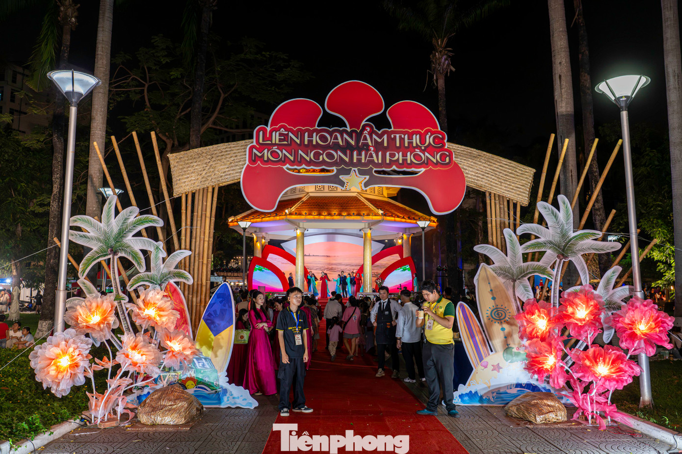Tối 10/5, Sở Văn hóa, Thể thao và Du lịch Tp.Hải Phòng tổ chức khai mạc Liên hoan ẩm thực món ngon Hải Phòng. Đây là hoạt động chào mừng kỷ niệm 70 năm Ngày giải phóng Hải Phòng (13/5/1955 - 13/5/2025). Tối 10/5, Sở Văn hóa, Thể thao và Du lịch Tp.Hải Phòng tổ chức khai mạc Liên hoan ẩm thực món ngon Hải Phòng. Đây là hoạt động chào mừng kỷ niệm 70 năm Ngày giải phóng Hải Phòng (13/5/1955 - 13/5/2025).
