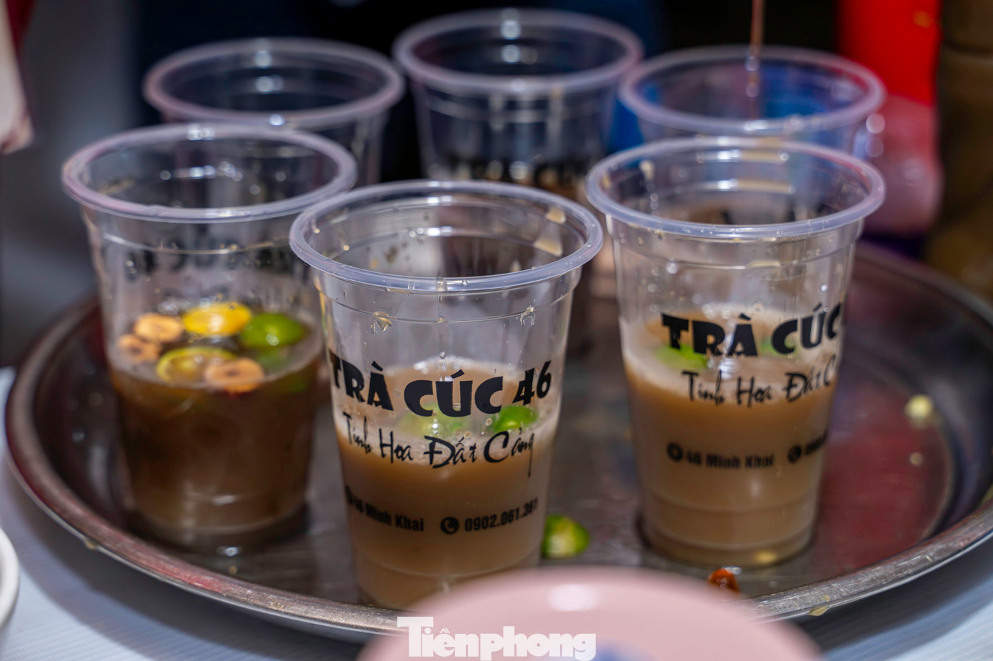 Có thể kể đến các món ăn đã trở thành “đại diện thương hiệu” ẩm thực Hải Phòng như: nem cua bể, bánh đa cua, cá mòi kho Kiến Thụy, chả cá, bánh mỳ que, bánh bèo, trà cúc, cà phê cốt dừa, sủi dìn… Có thể kể đến các món ăn đã trở thành “đại diện thương hiệu” ẩm thực Hải Phòng như: nem cua bể, bánh đa cua, cá mòi kho Kiến Thụy, chả cá, bánh mỳ que, bánh bèo, trà cúc, cà phê cốt dừa, sủi dìn…