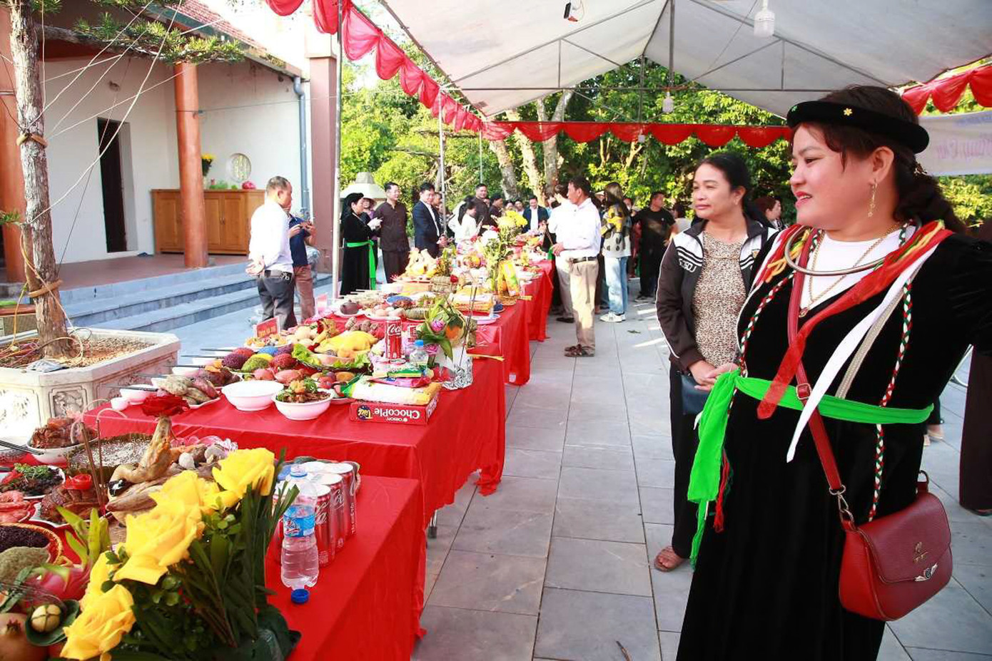 Tại Lễ hội Đền Đức ông Hoàng Cần năm nay còn diễn ra nhiều hoạt động hấp dẫn khác như: Thi ẩm thực truyền thống, thi đấu các môn thể thao, thi mâm cỗ đẹp dâng Đức ông Hoàng Cần...